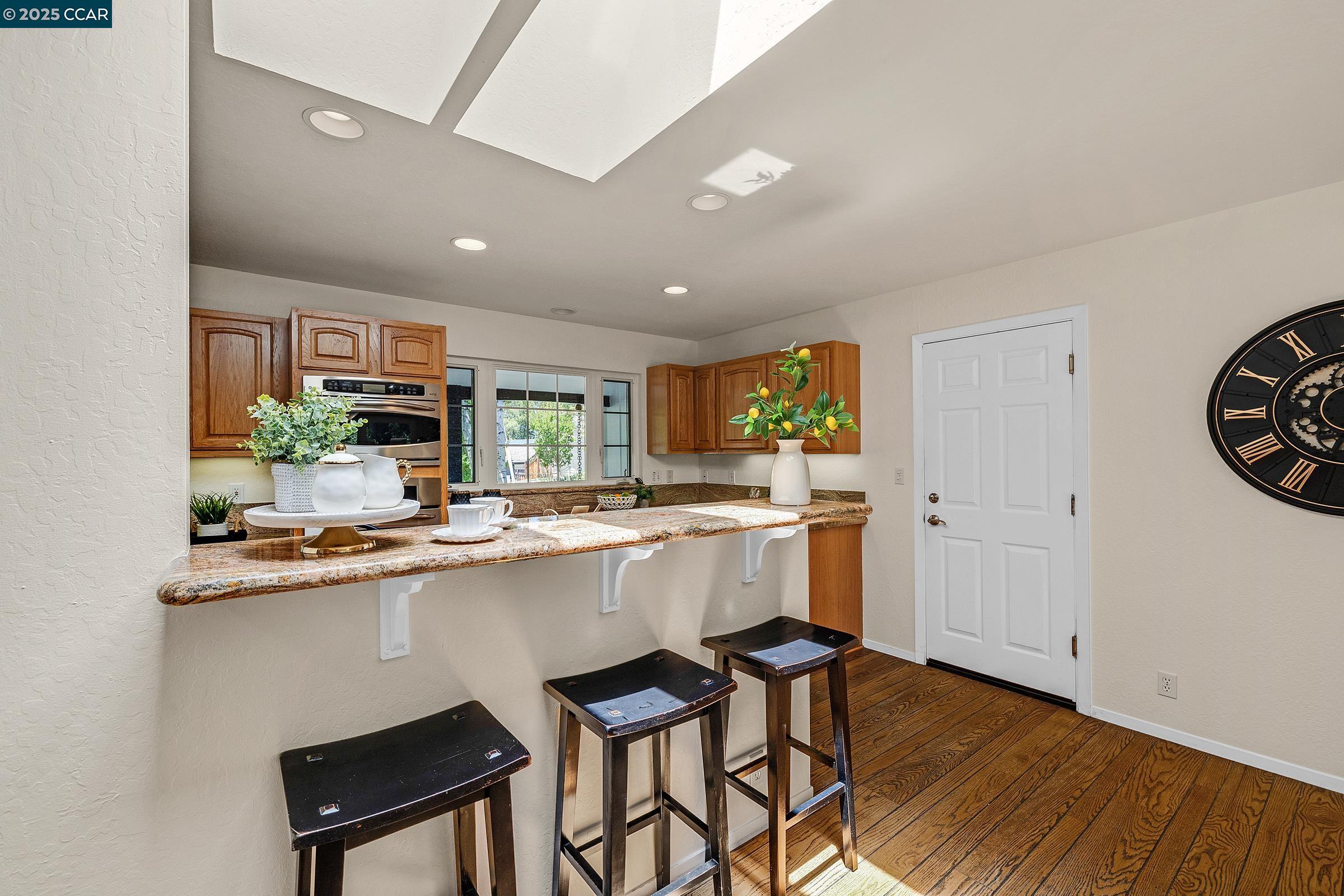 Detail Gallery Image 32 of 40 For 345 Shire Oaks Court, Lafayette,  CA 94549 - 3 Beds | 2/1 Baths