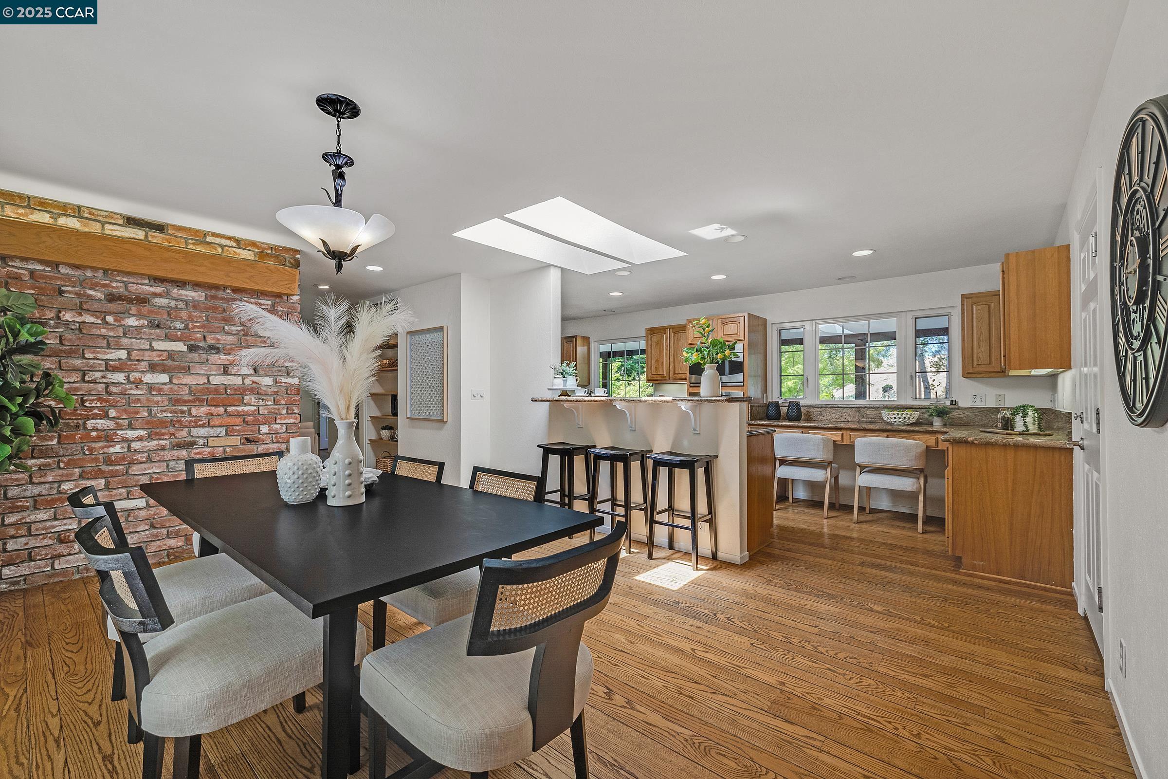 Detail Gallery Image 34 of 44 For 345 Shire Oaks Court, Lafayette,  CA 94549 - 3 Beds | 2/1 Baths