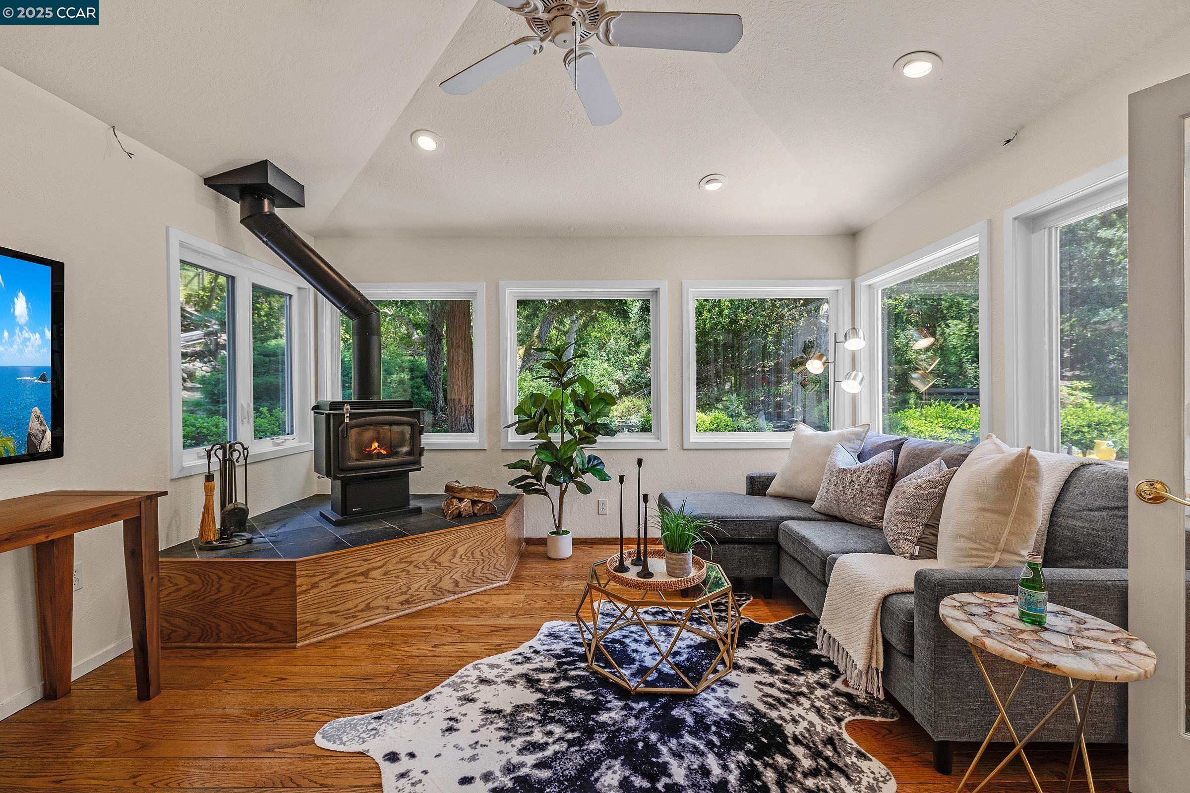 Detail Gallery Image 37 of 44 For 345 Shire Oaks Court, Lafayette,  CA 94549 - 3 Beds | 2/1 Baths