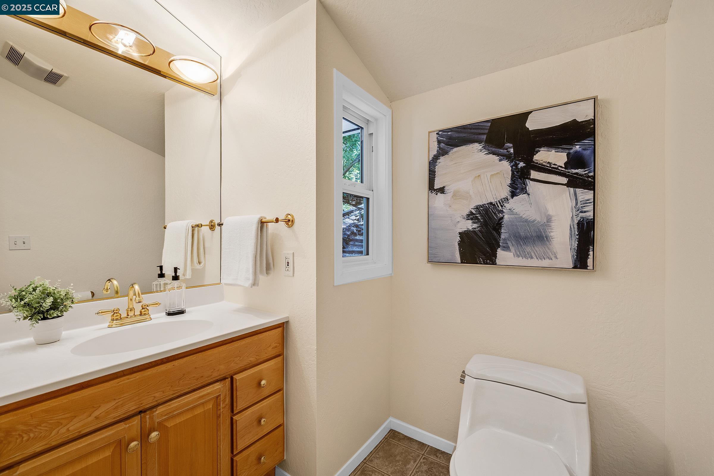 Detail Gallery Image 40 of 44 For 345 Shire Oaks Court, Lafayette,  CA 94549 - 3 Beds | 2/1 Baths