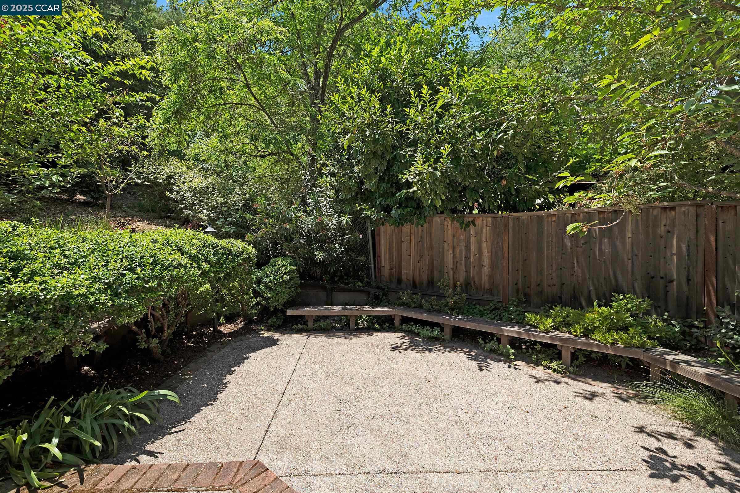 Detail Gallery Image 9 of 40 For 345 Shire Oaks Court, Lafayette,  CA 94549 - 3 Beds | 2/1 Baths