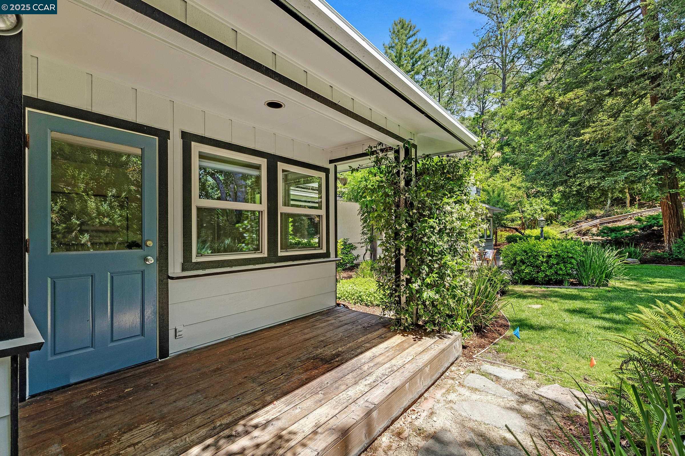 Detail Gallery Image 10 of 44 For 345 Shire Oaks Court, Lafayette,  CA 94549 - 3 Beds | 2/1 Baths