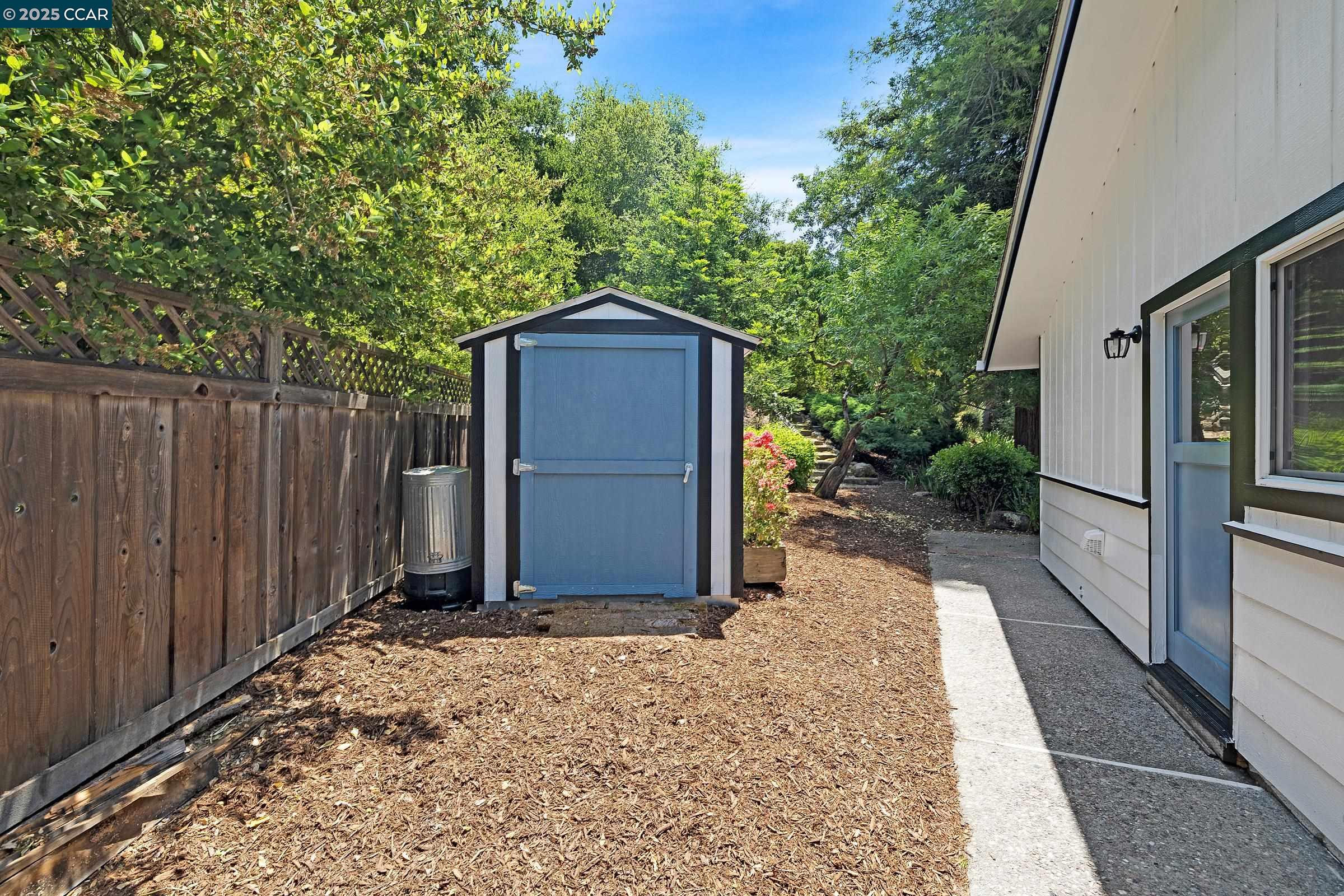 Detail Gallery Image 10 of 40 For 345 Shire Oaks Court, Lafayette,  CA 94549 - 3 Beds | 2/1 Baths