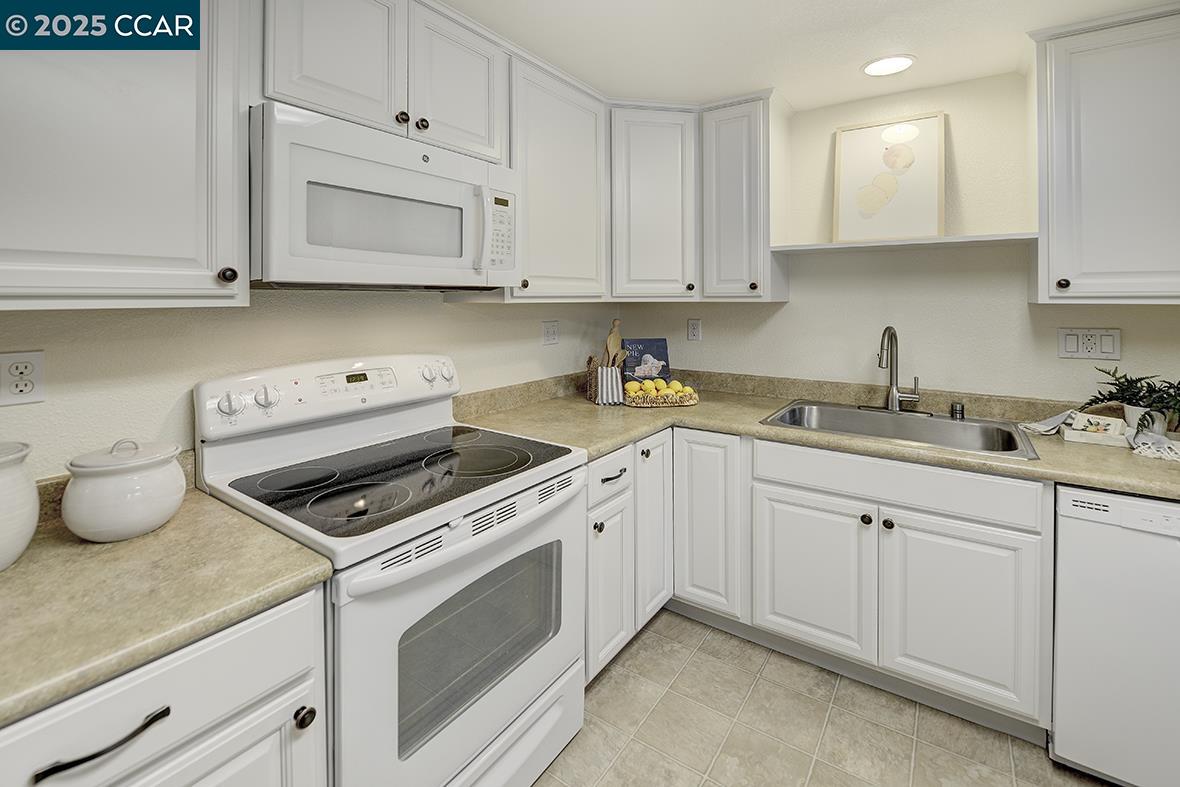 Detail Gallery Image 11 of 54 For 1209 Running Springs Rd #6,  Walnut Creek,  CA 94595 - 2 Beds | 1 Baths