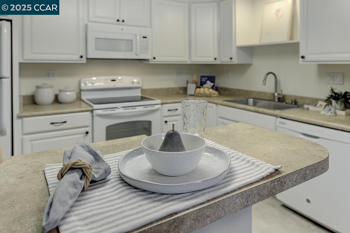 Detail Gallery Image 8 of 54 For 1209 Running Springs Rd #6,  Walnut Creek,  CA 94595 - 2 Beds | 1 Baths