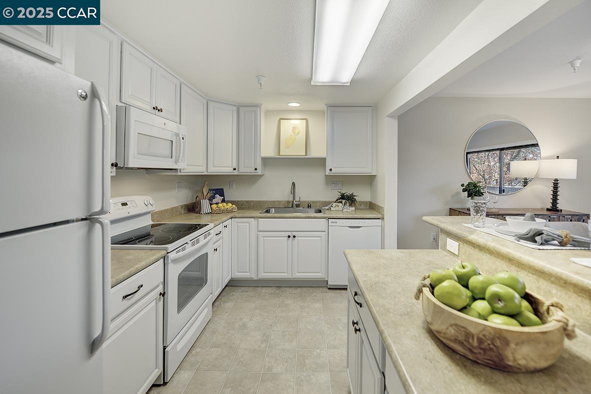 Detail Gallery Image 10 of 54 For 1209 Running Springs Rd #6,  Walnut Creek,  CA 94595 - 2 Beds | 1 Baths