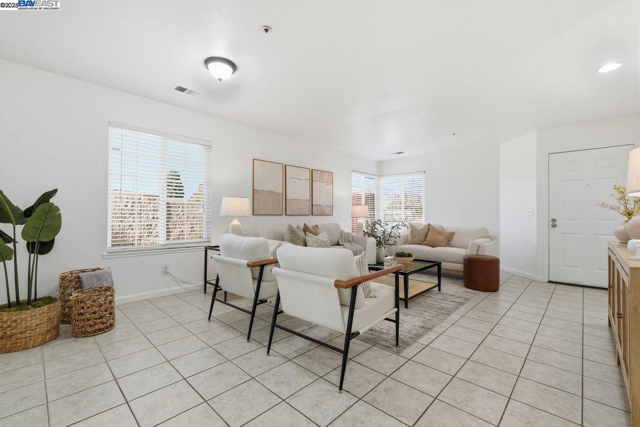 Detail Gallery Image 3 of 25 For 33601 11th St, Union City,  CA 94587 - 3 Beds | 2 Baths