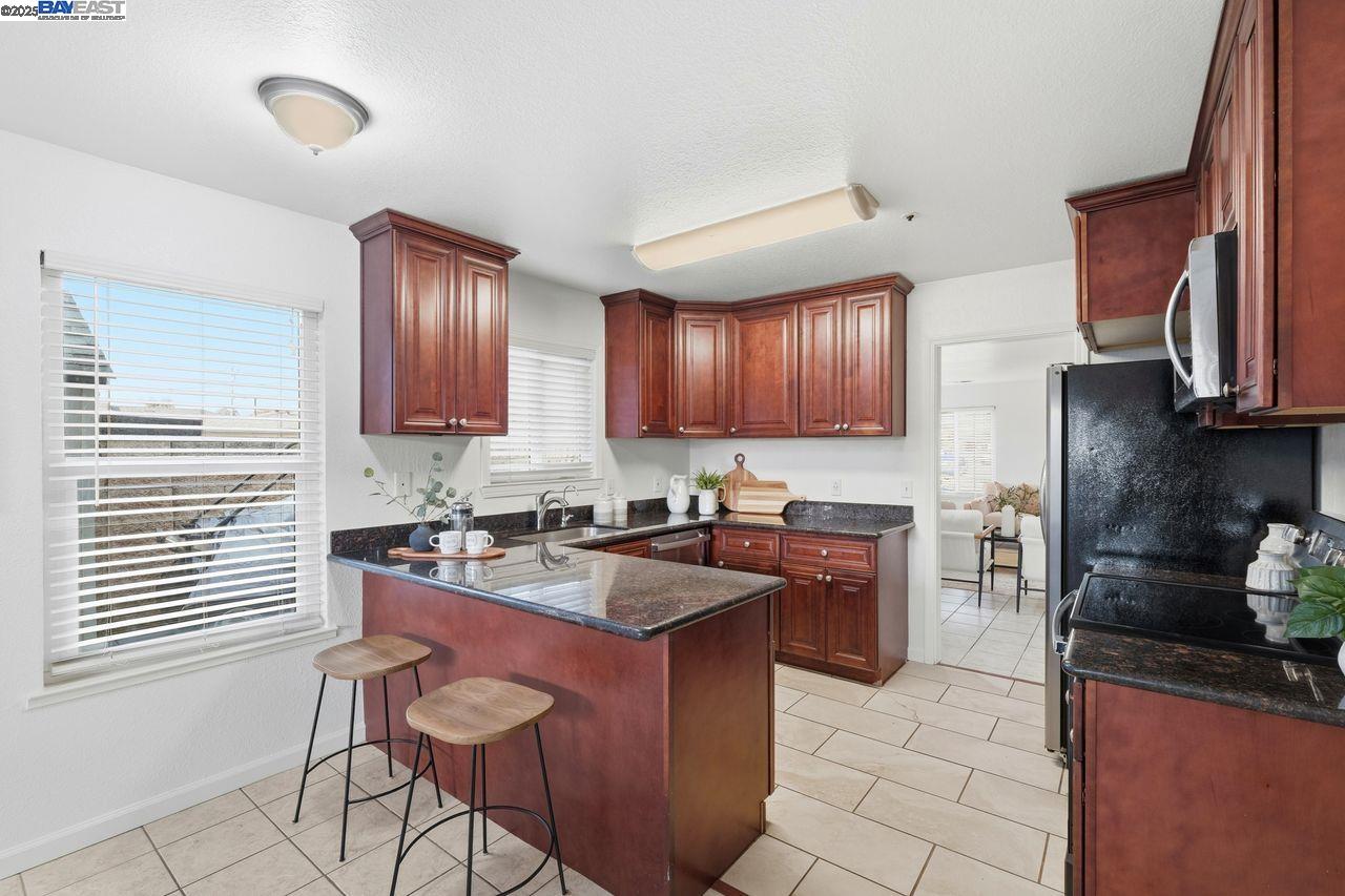 Detail Gallery Image 8 of 25 For 33601 11th St, Union City,  CA 94587 - 3 Beds | 2 Baths