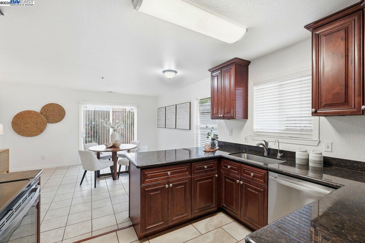 Detail Gallery Image 9 of 25 For 33601 11th St, Union City,  CA 94587 - 3 Beds | 2 Baths