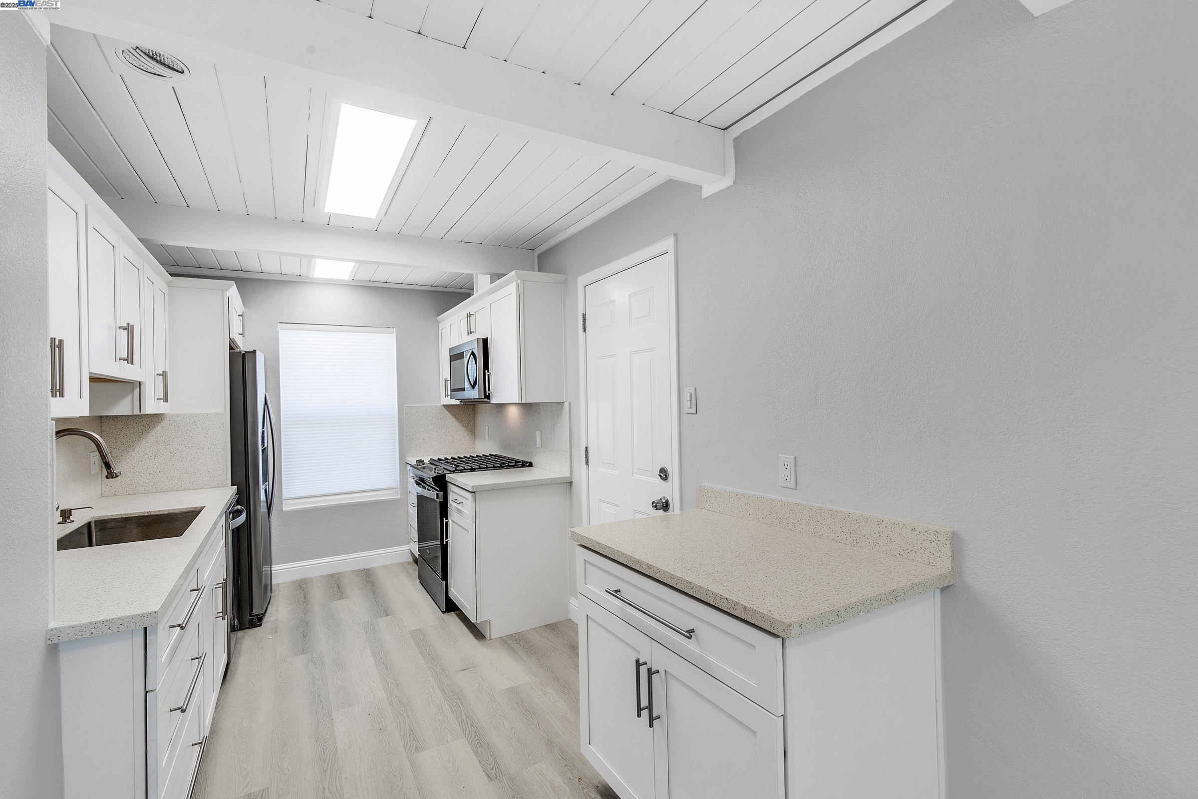 Detail Gallery Image 4 of 25 For 1167 Holmes Court, Livermore,  CA 94551 - 2 Beds | 1 Baths