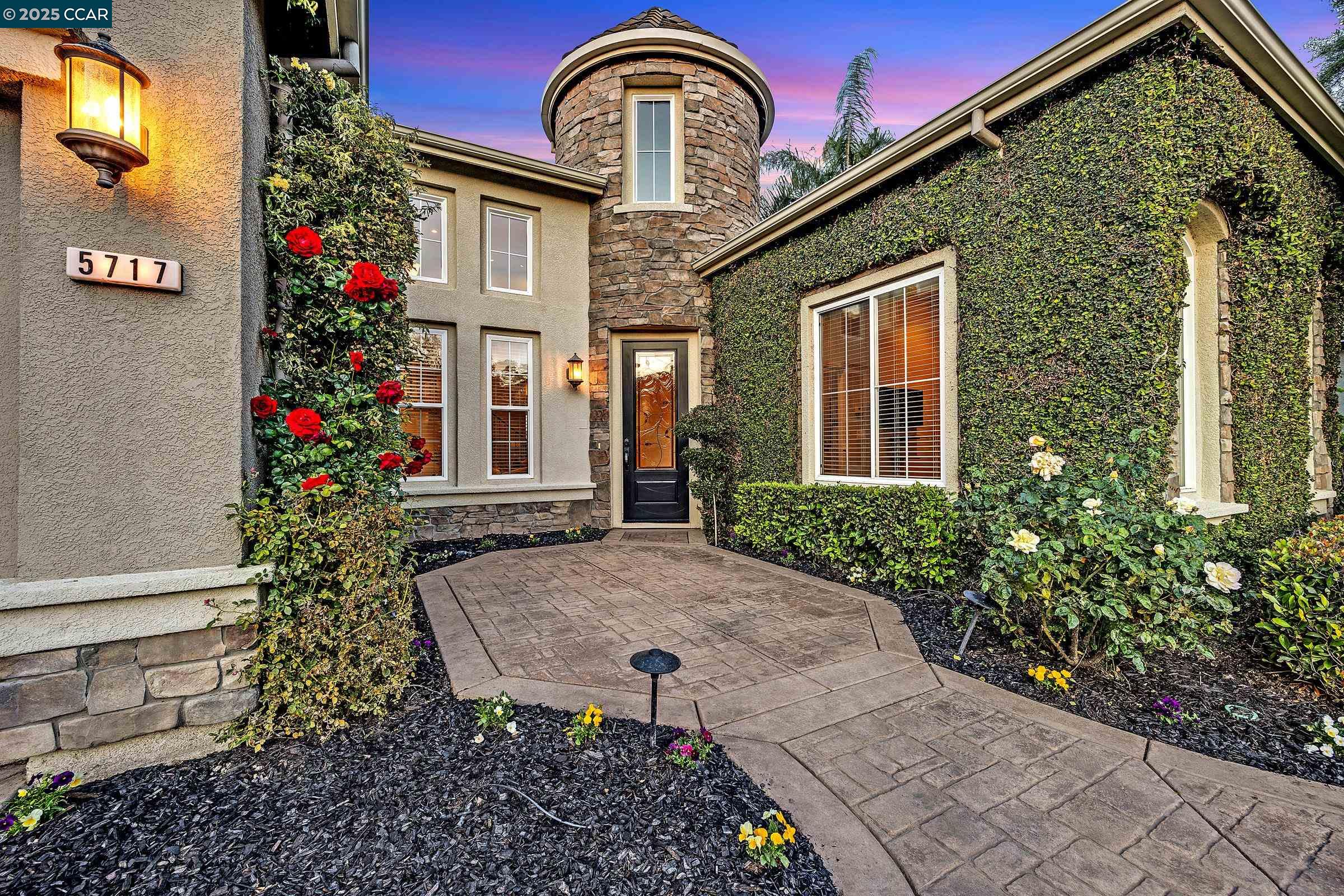 Detail Gallery Image 2 of 60 For 5717 Saint Andrews Dr, Stockton,  CA 95219 - 3 Beds | 3/1 Baths