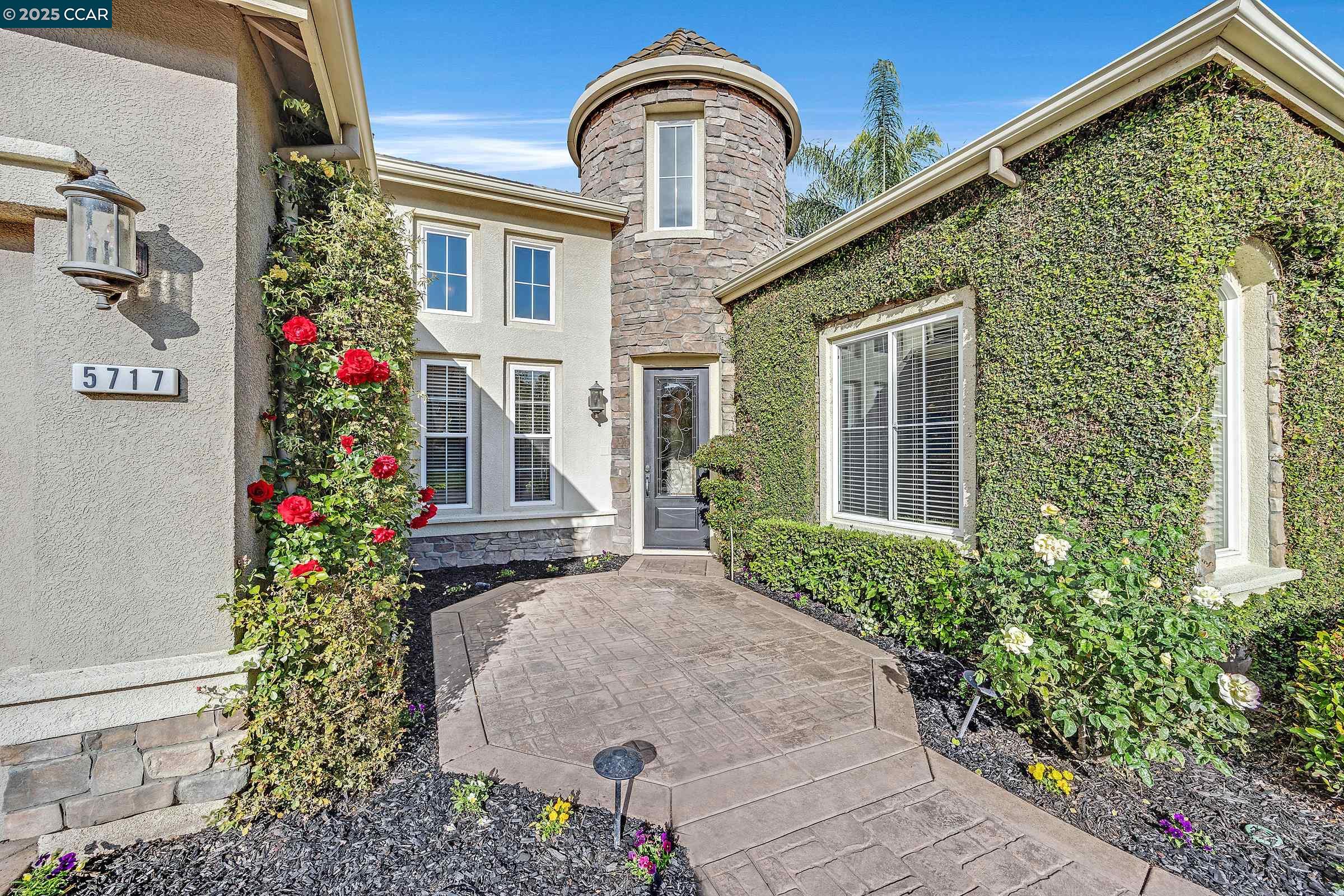 Detail Gallery Image 3 of 60 For 5717 Saint Andrews Dr, Stockton,  CA 95219 - 3 Beds | 3/1 Baths