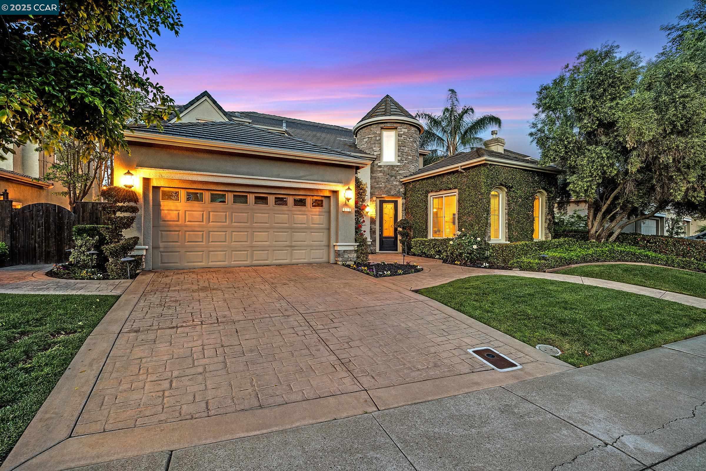 Detail Gallery Image 5 of 60 For 5717 Saint Andrews Dr, Stockton,  CA 95219 - 3 Beds | 3/1 Baths