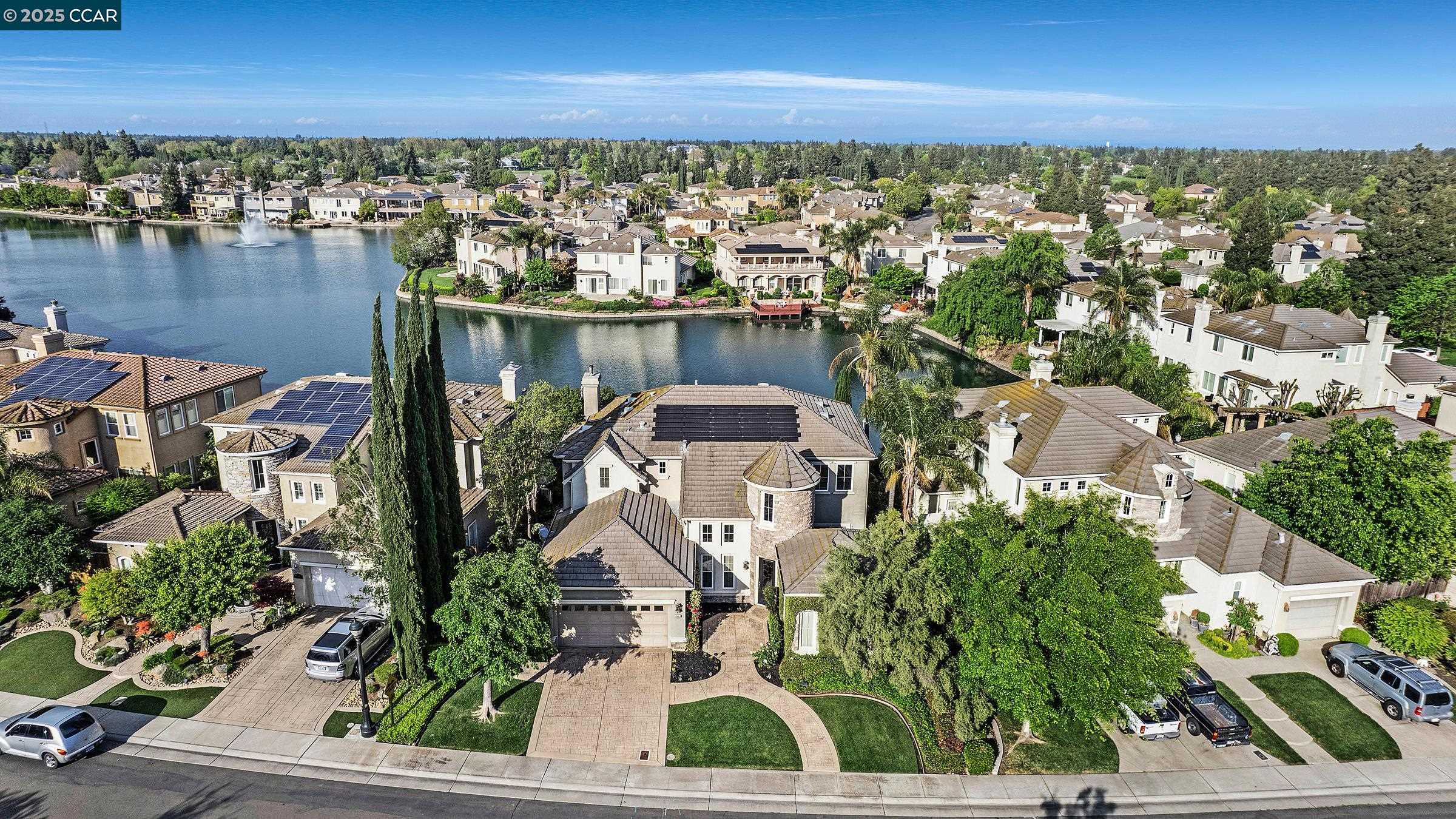 Detail Gallery Image 7 of 60 For 5717 Saint Andrews Dr, Stockton,  CA 95219 - 3 Beds | 3/1 Baths