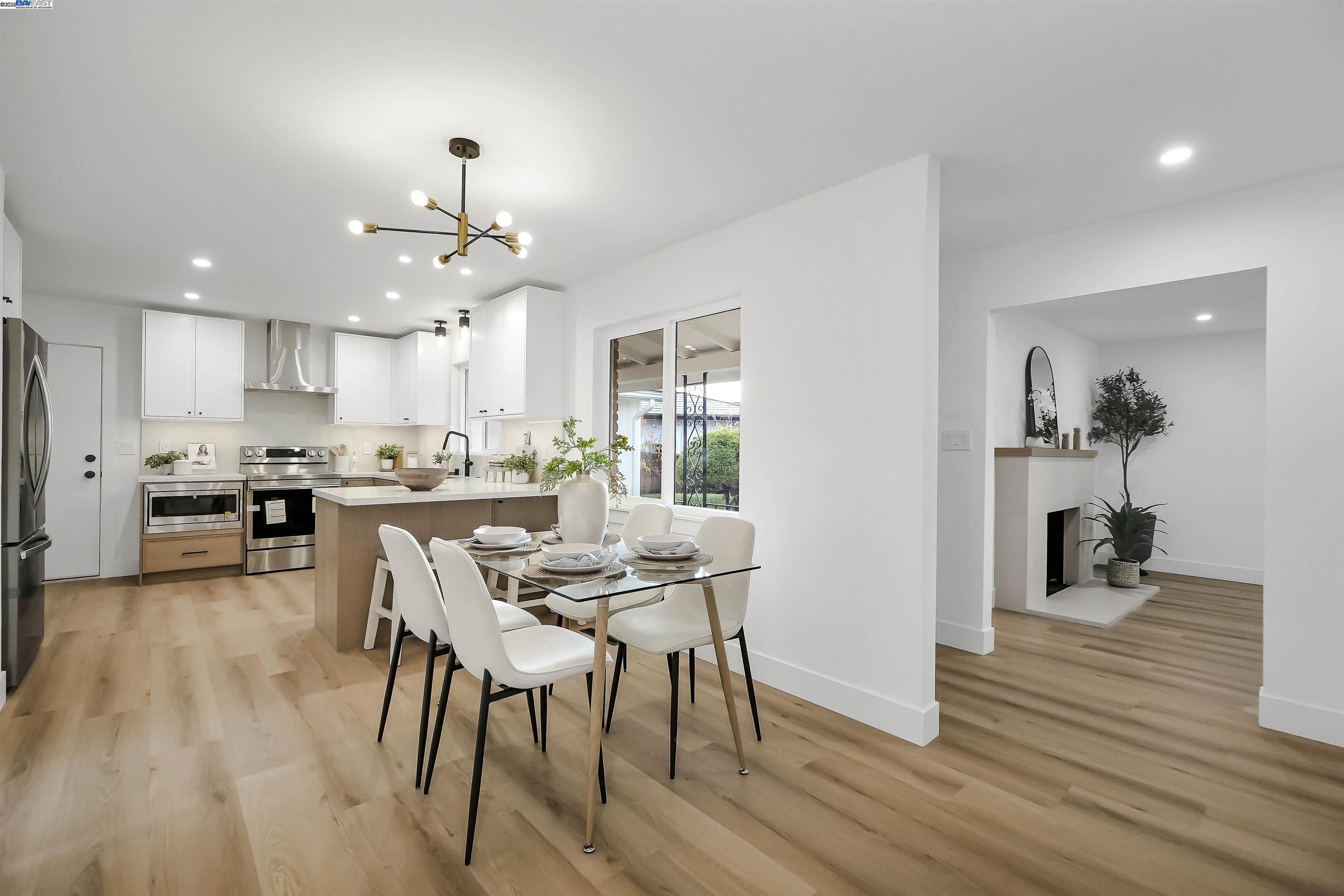 Detail Gallery Image 11 of 57 For 20255 Yeandle Ave, Castro Valley,  CA 94546 - 3 Beds | 2 Baths