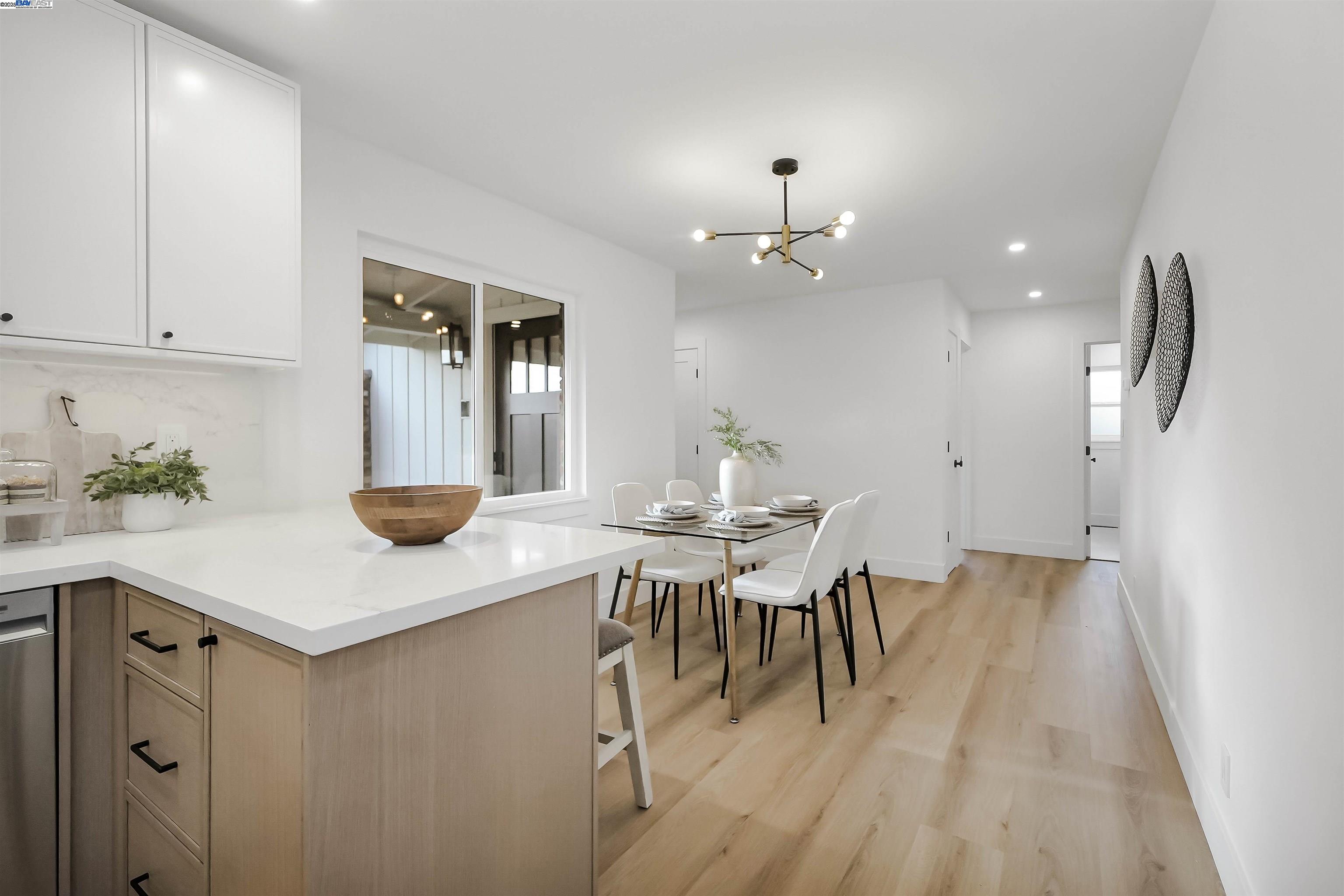 Detail Gallery Image 12 of 57 For 20255 Yeandle Ave, Castro Valley,  CA 94546 - 3 Beds | 2 Baths