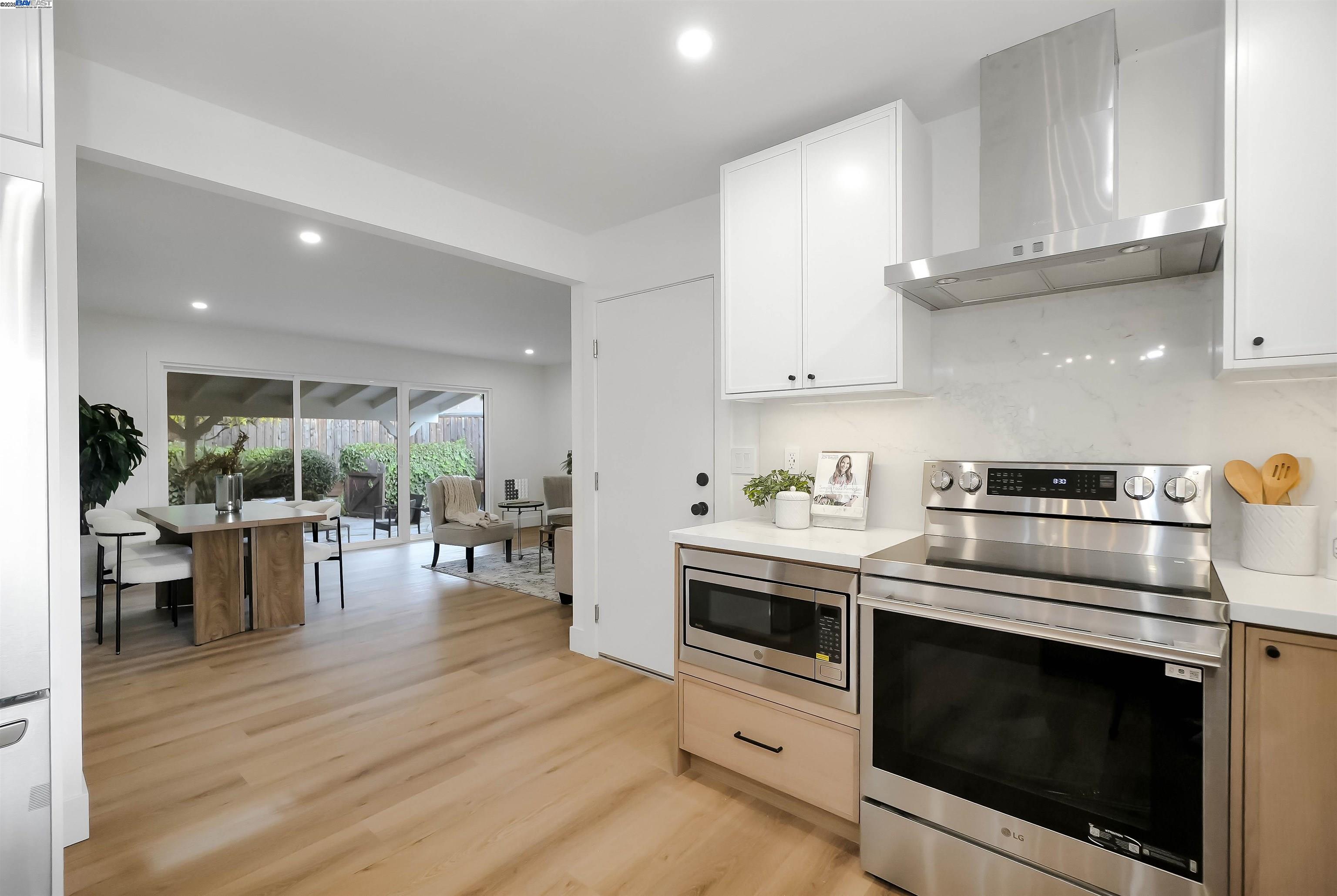 Detail Gallery Image 15 of 57 For 20255 Yeandle Ave, Castro Valley,  CA 94546 - 3 Beds | 2 Baths