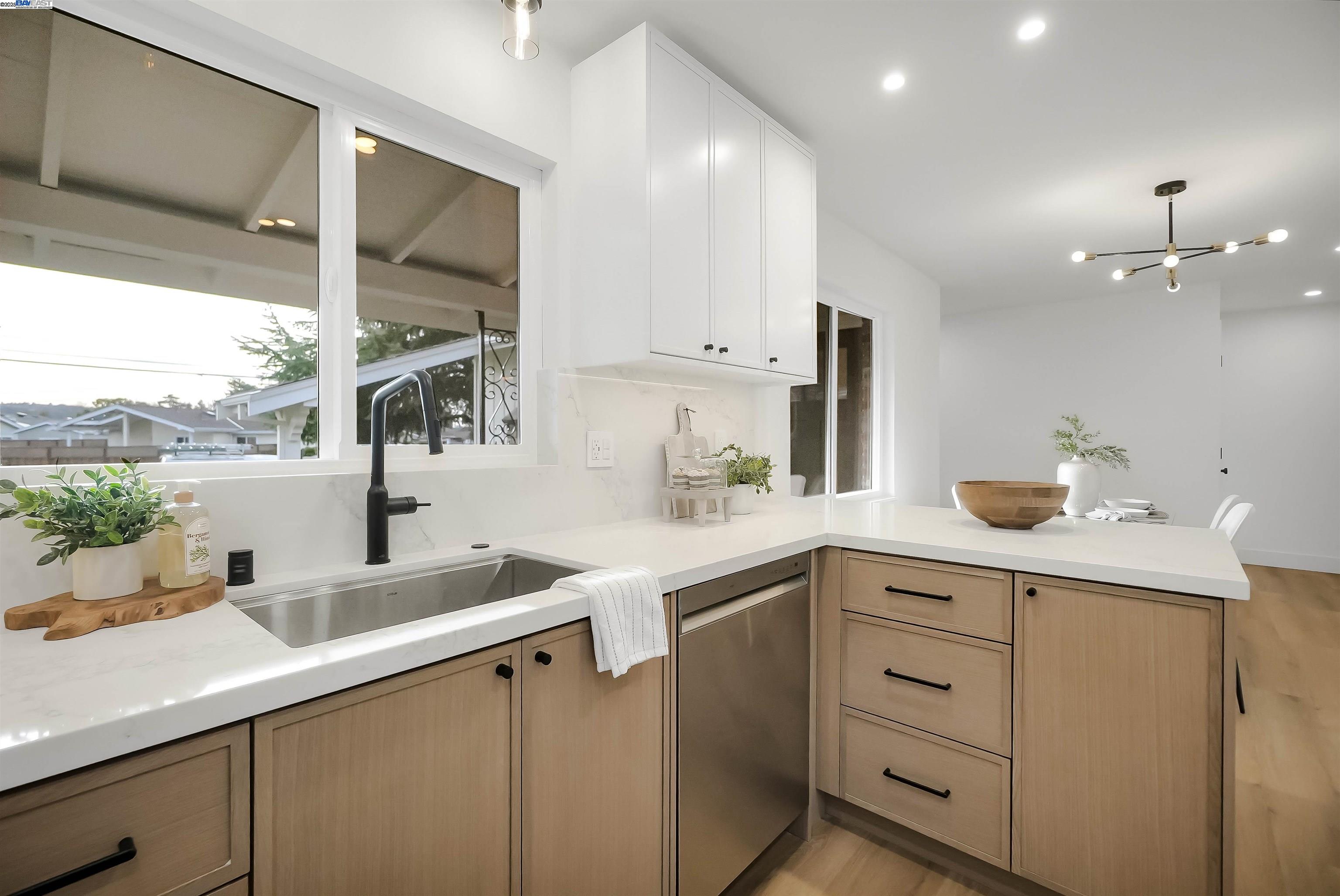 Detail Gallery Image 17 of 57 For 20255 Yeandle Ave, Castro Valley,  CA 94546 - 3 Beds | 2 Baths