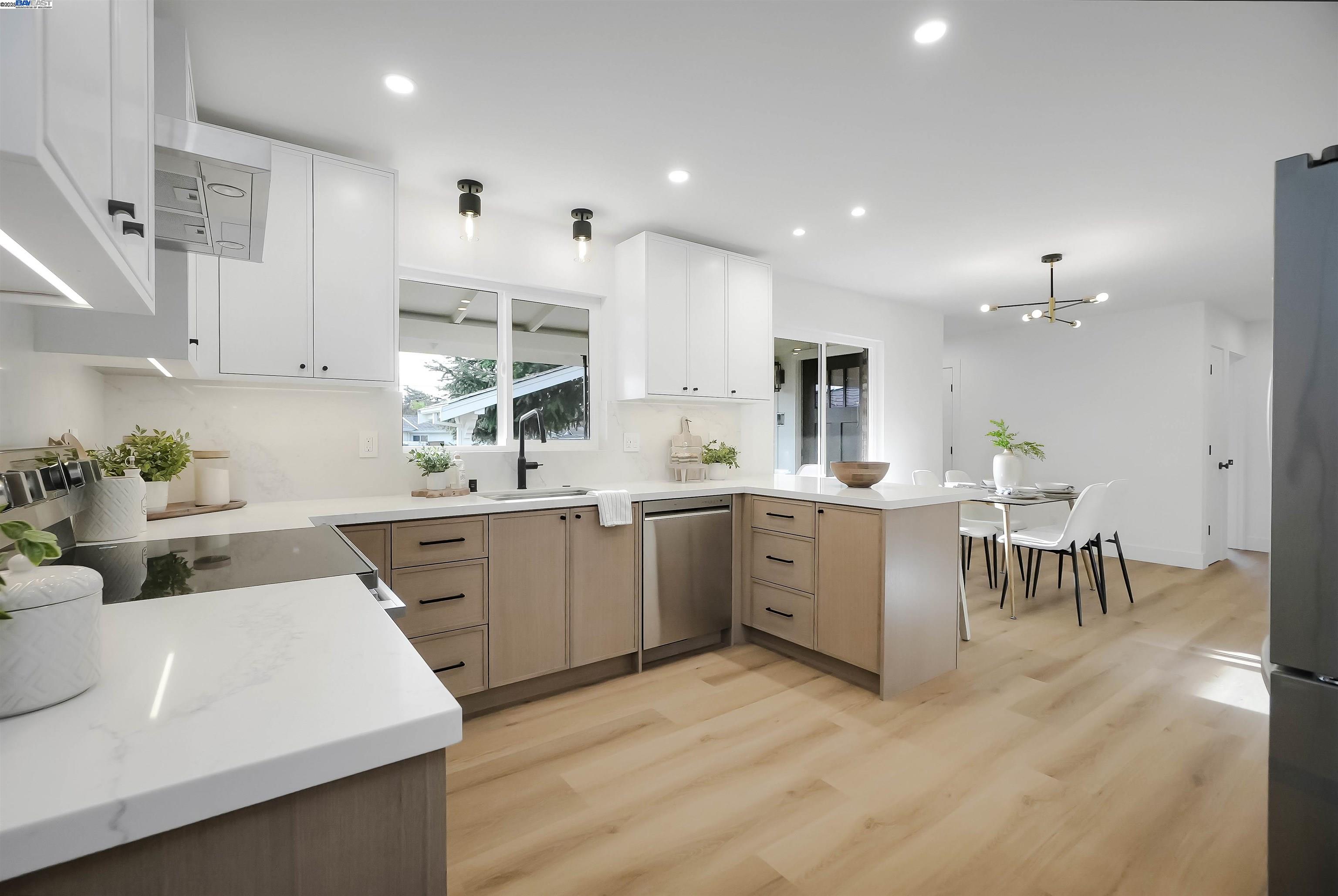 Detail Gallery Image 20 of 57 For 20255 Yeandle Ave, Castro Valley,  CA 94546 - 3 Beds | 2 Baths