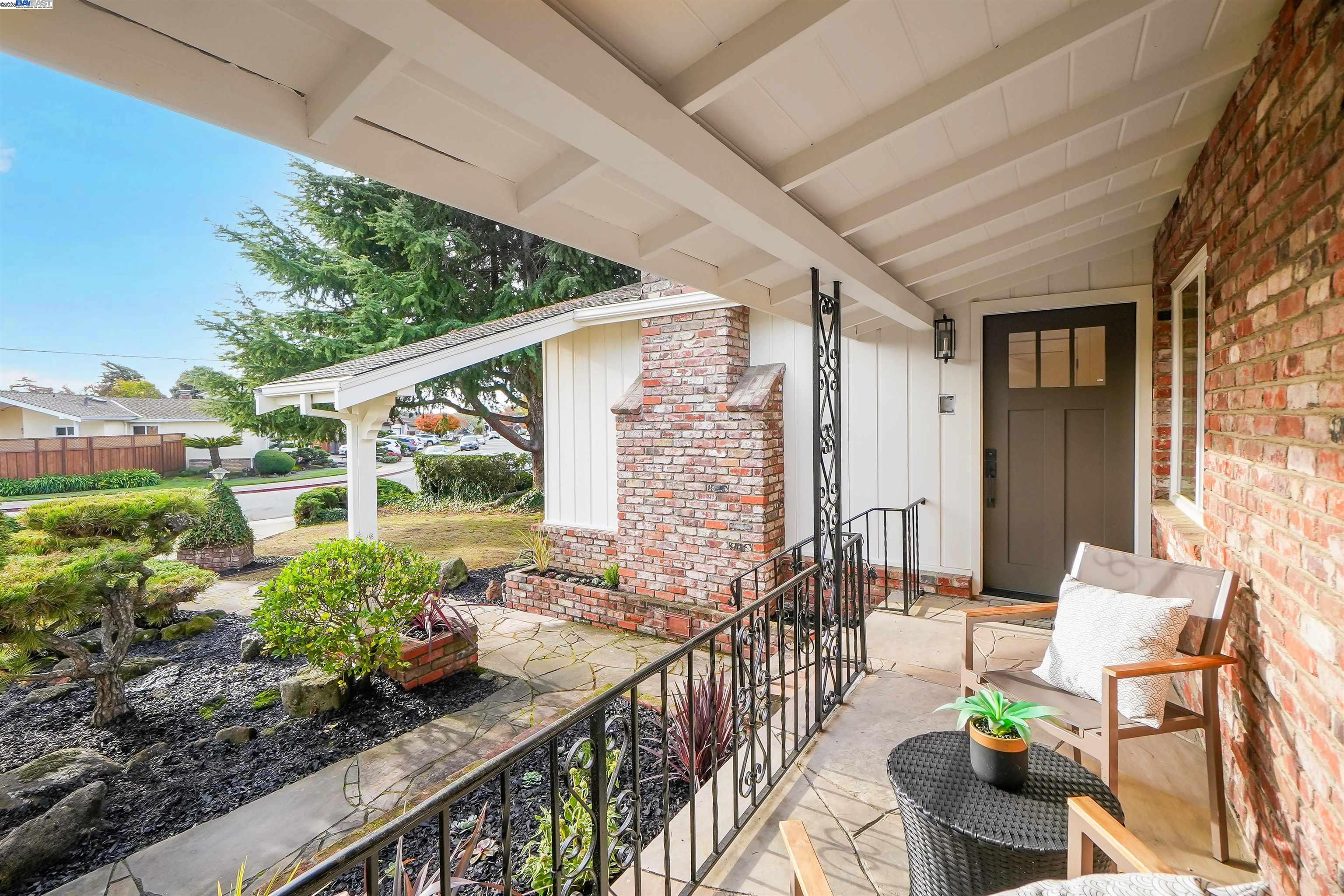 Detail Gallery Image 3 of 57 For 20255 Yeandle Ave, Castro Valley,  CA 94546 - 3 Beds | 2 Baths