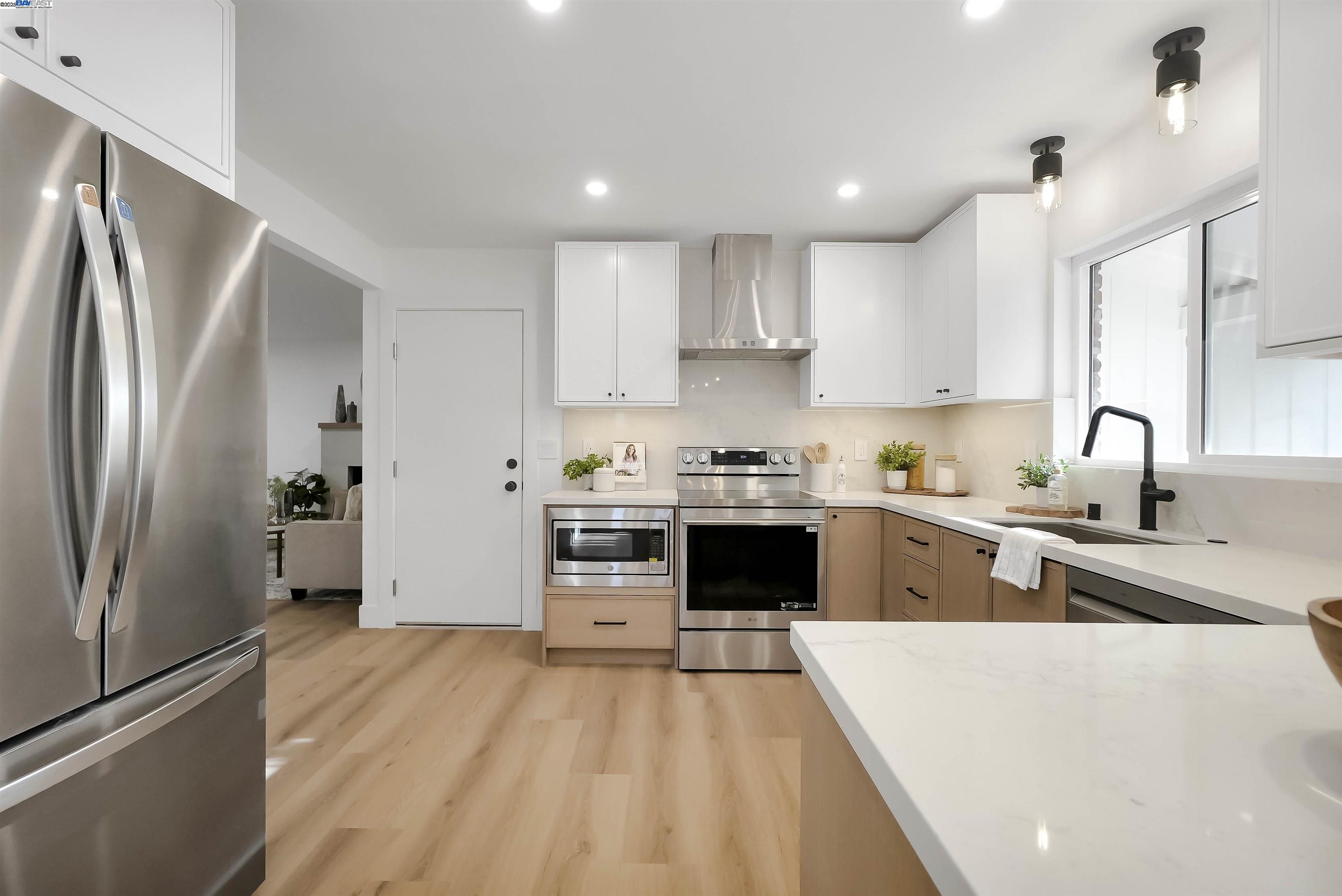 Detail Gallery Image 21 of 57 For 20255 Yeandle Ave, Castro Valley,  CA 94546 - 3 Beds | 2 Baths