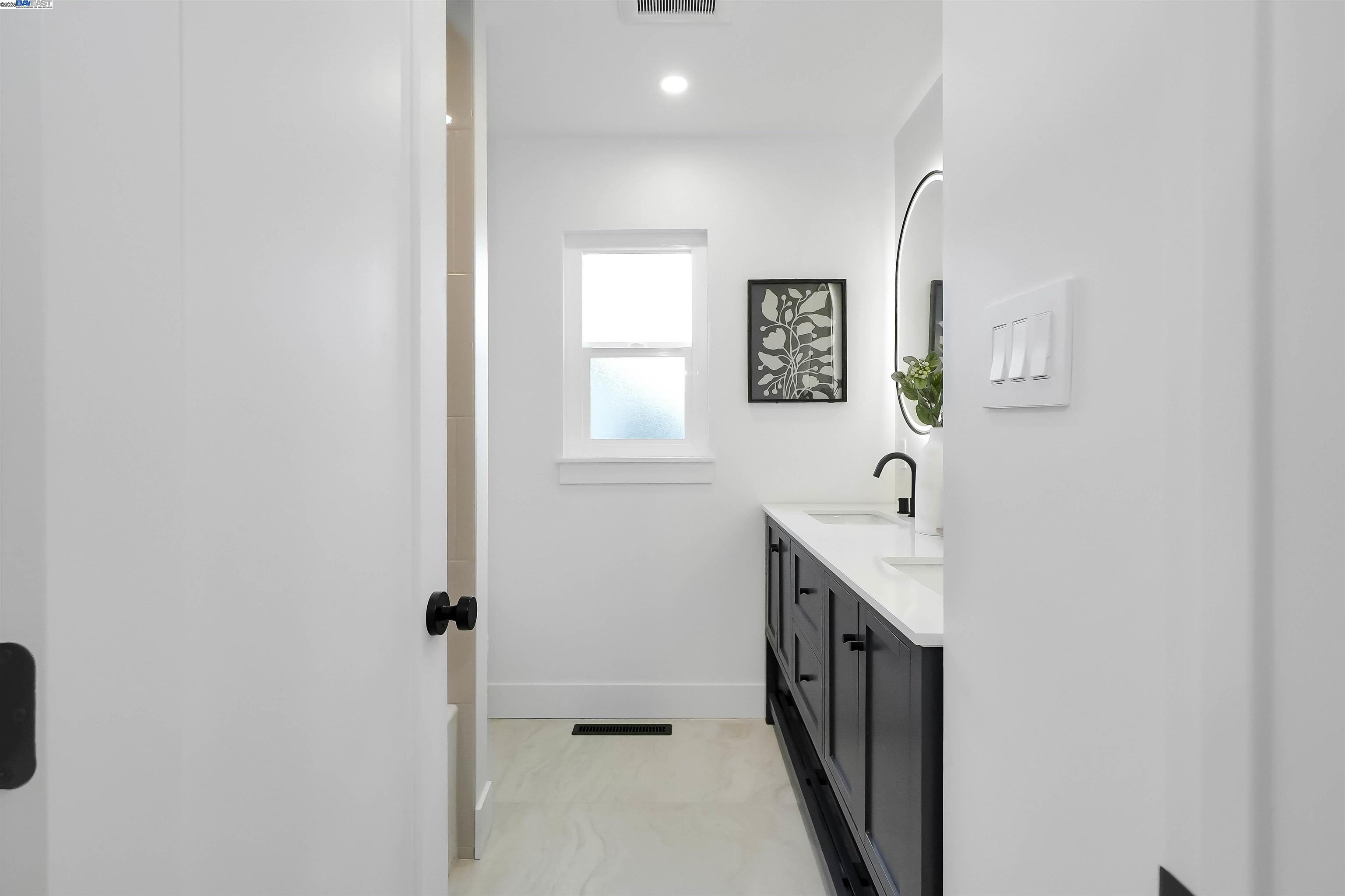 Detail Gallery Image 24 of 57 For 20255 Yeandle Ave, Castro Valley,  CA 94546 - 3 Beds | 2 Baths