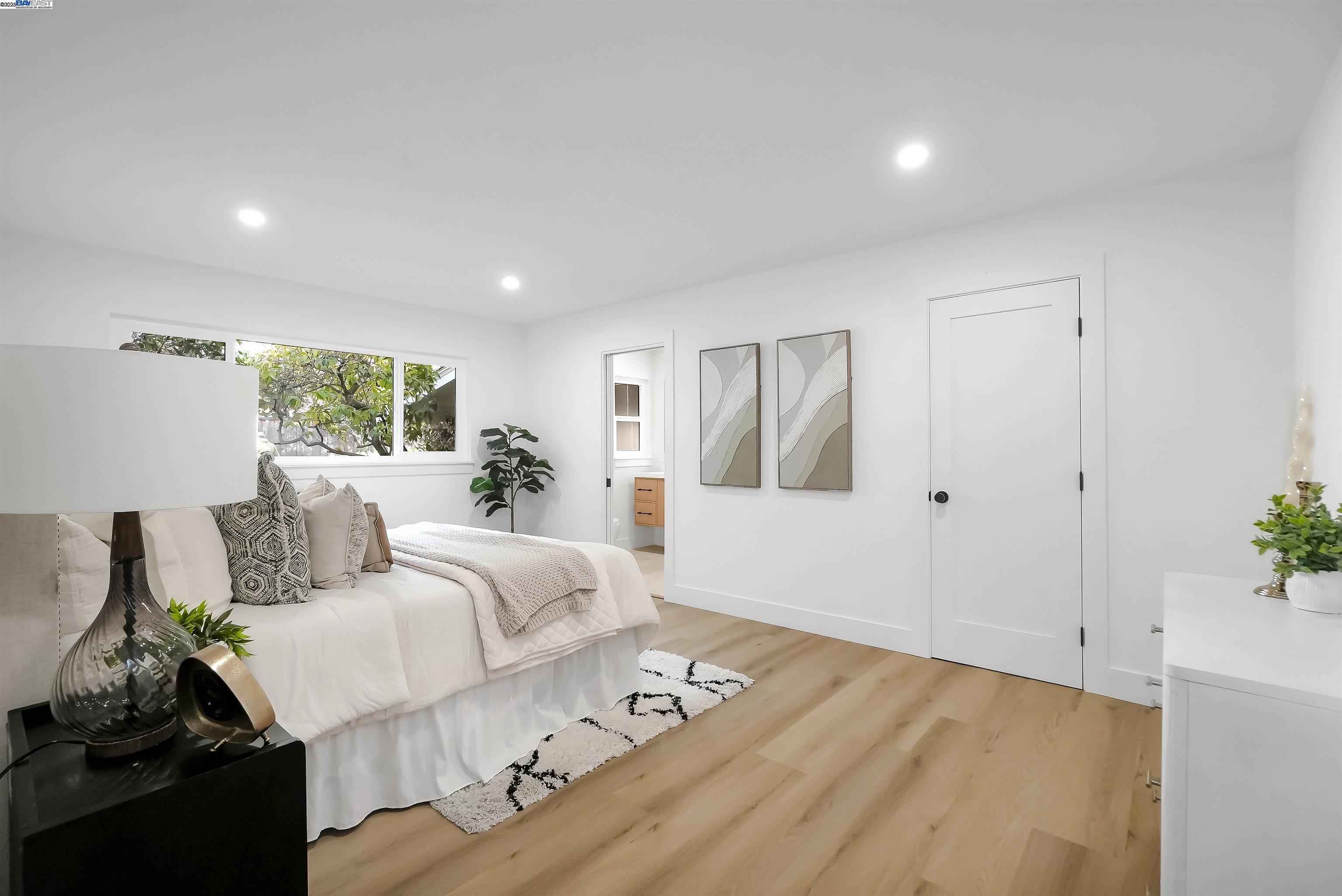 Detail Gallery Image 27 of 57 For 20255 Yeandle Ave, Castro Valley,  CA 94546 - 3 Beds | 2 Baths