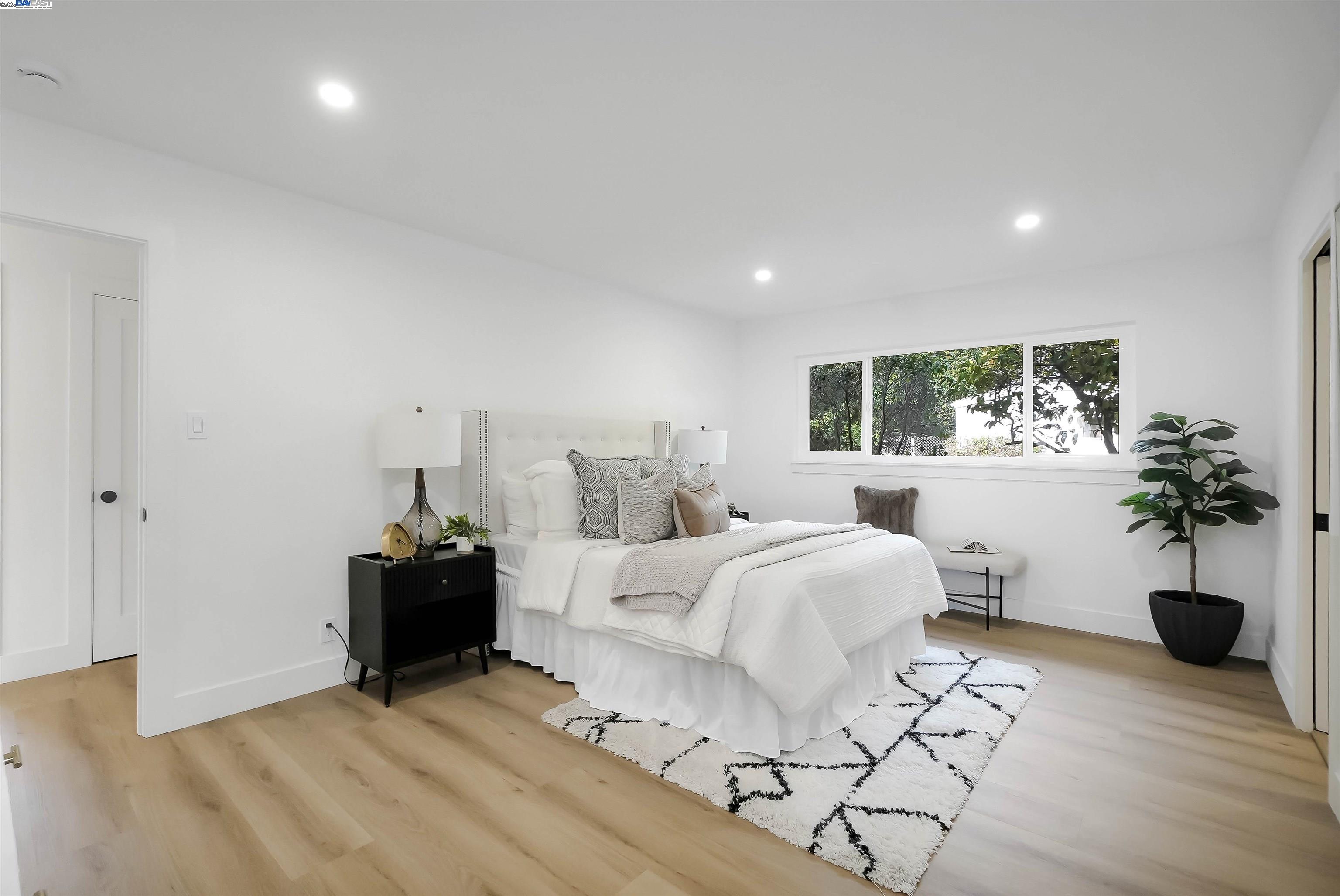 Detail Gallery Image 28 of 57 For 20255 Yeandle Ave, Castro Valley,  CA 94546 - 3 Beds | 2 Baths