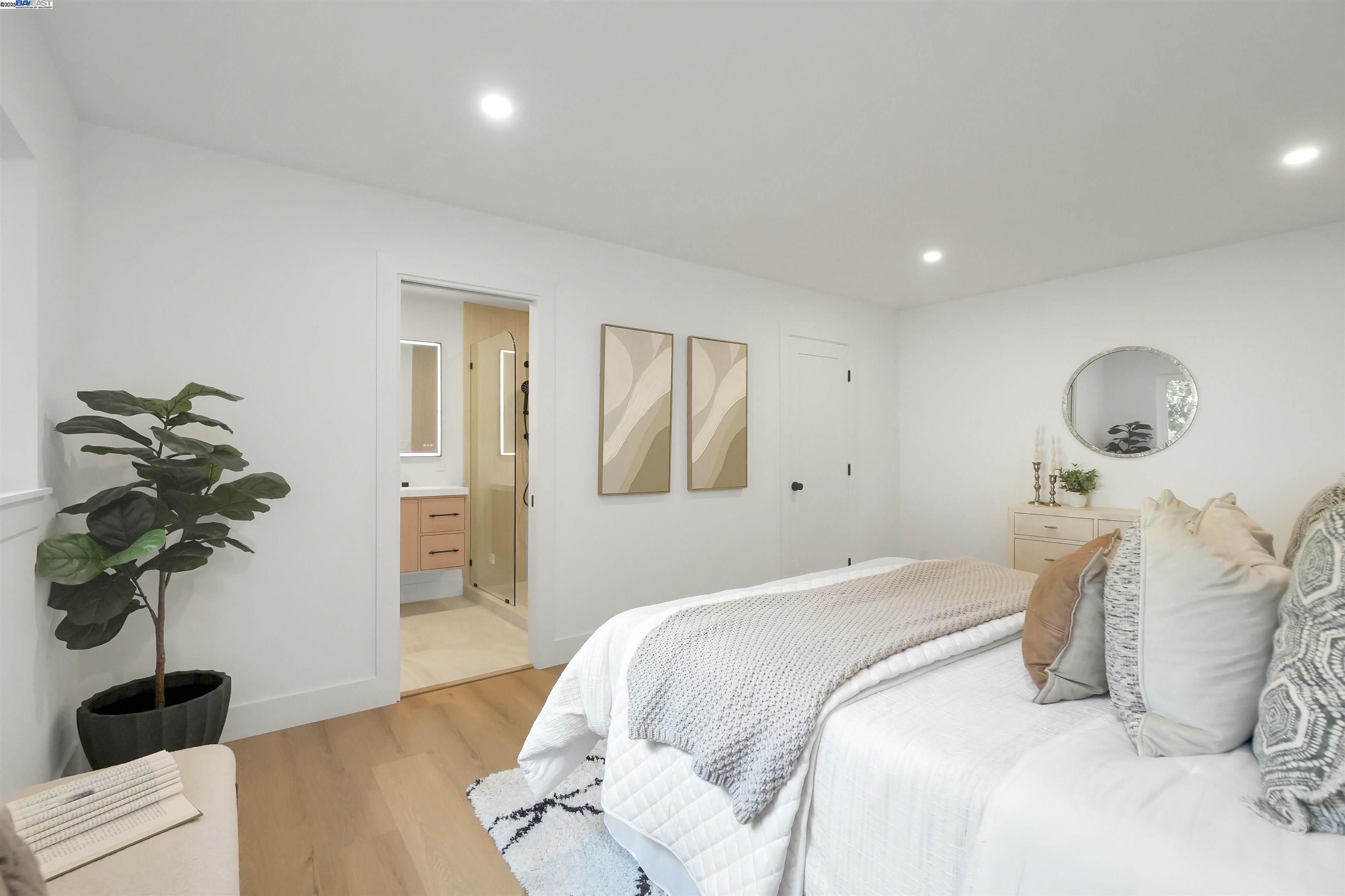 Detail Gallery Image 30 of 57 For 20255 Yeandle Ave, Castro Valley,  CA 94546 - 3 Beds | 2 Baths