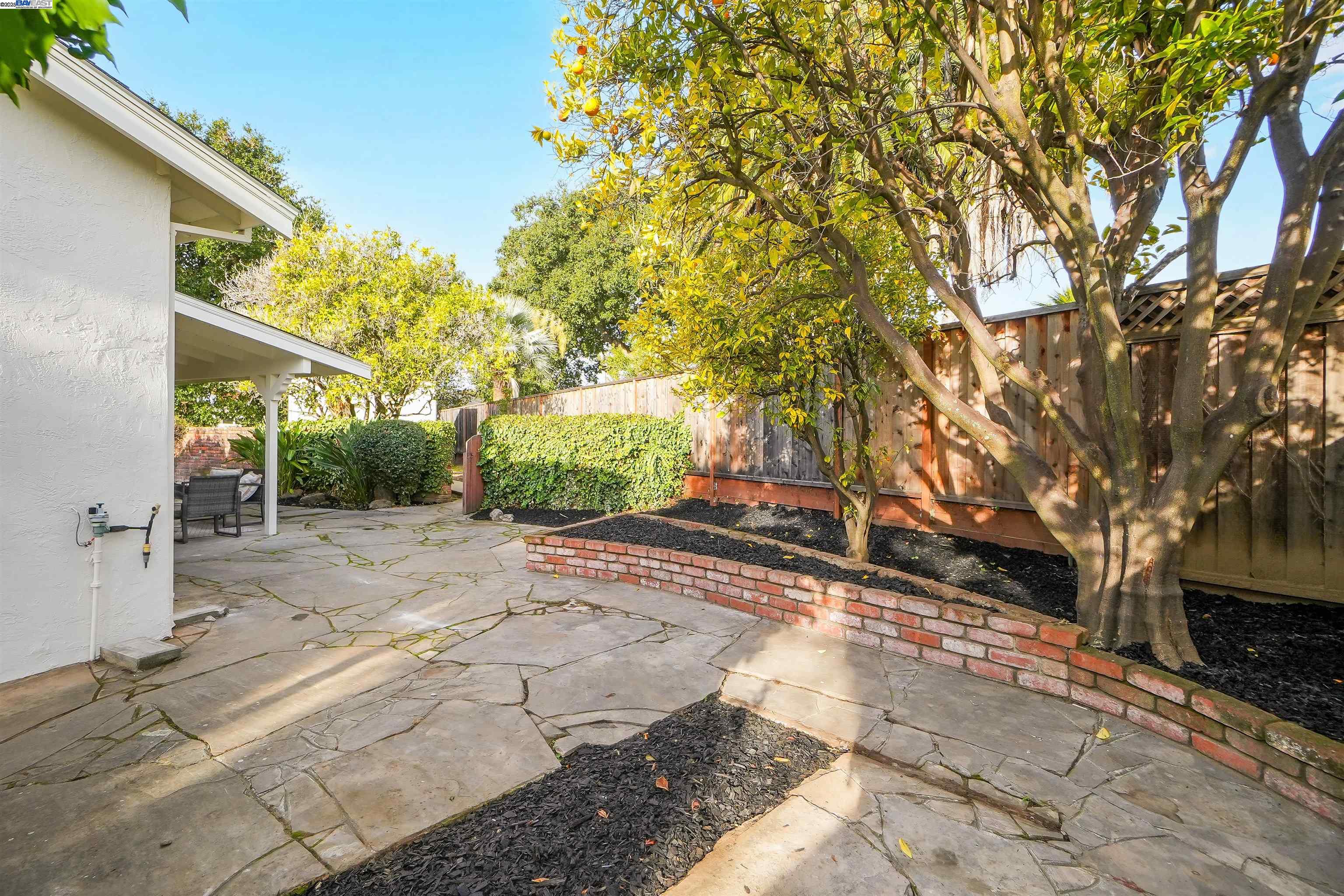 Detail Gallery Image 39 of 57 For 20255 Yeandle Ave, Castro Valley,  CA 94546 - 3 Beds | 2 Baths