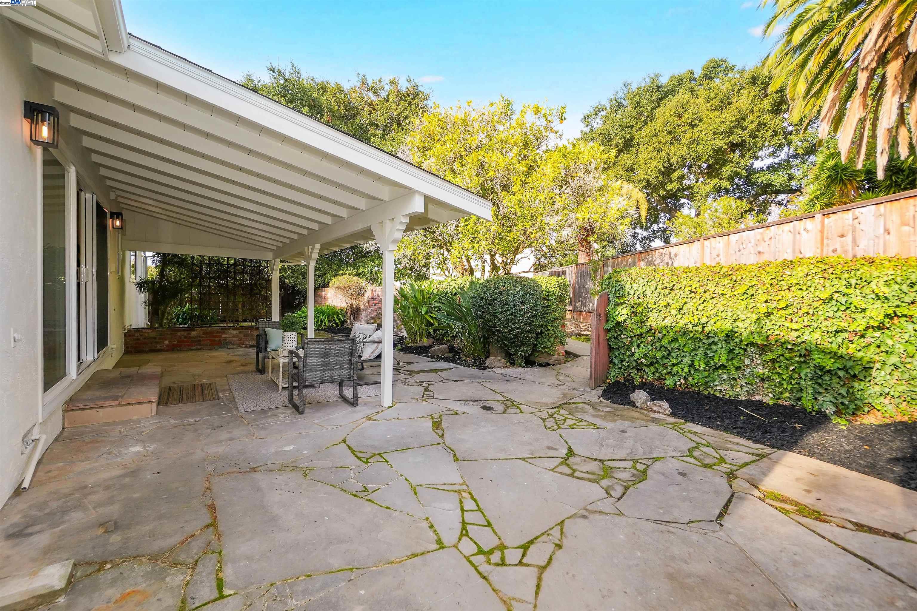 Detail Gallery Image 40 of 57 For 20255 Yeandle Ave, Castro Valley,  CA 94546 - 3 Beds | 2 Baths