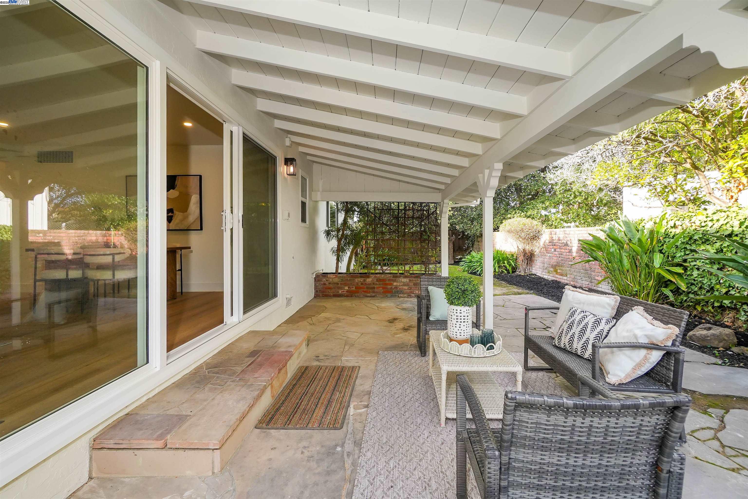 Detail Gallery Image 41 of 57 For 20255 Yeandle Ave, Castro Valley,  CA 94546 - 3 Beds | 2 Baths