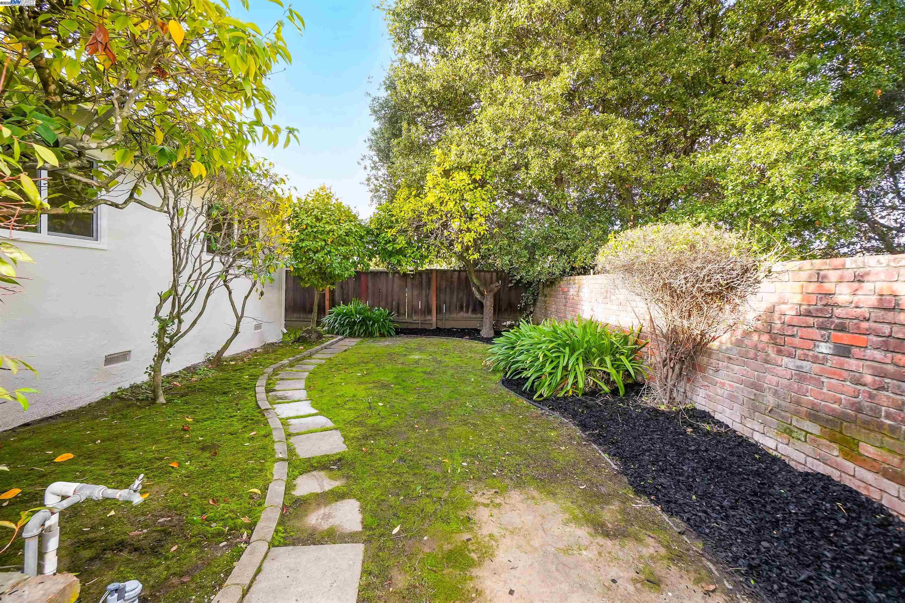 Detail Gallery Image 45 of 57 For 20255 Yeandle Ave, Castro Valley,  CA 94546 - 3 Beds | 2 Baths