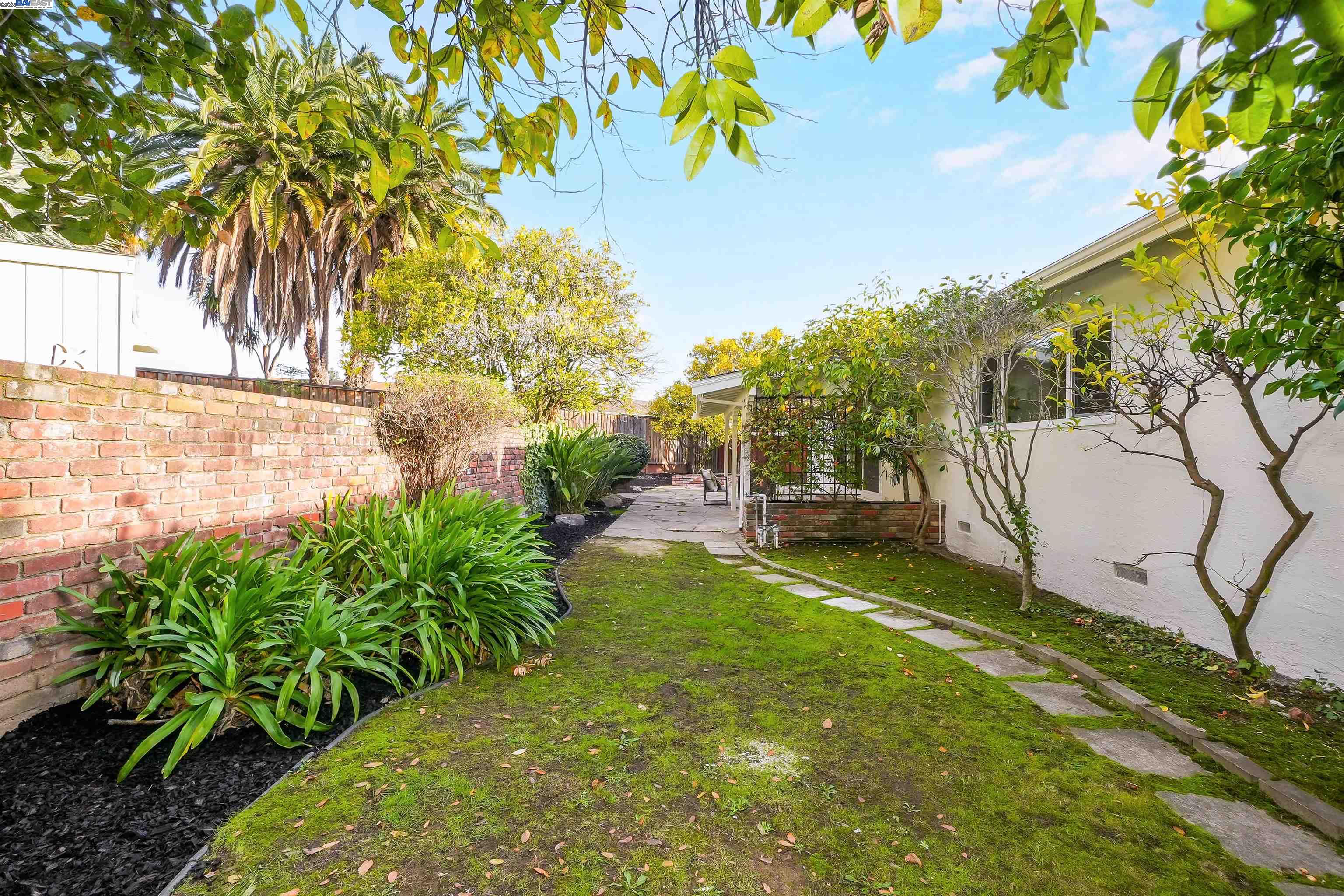 Detail Gallery Image 46 of 57 For 20255 Yeandle Ave, Castro Valley,  CA 94546 - 3 Beds | 2 Baths