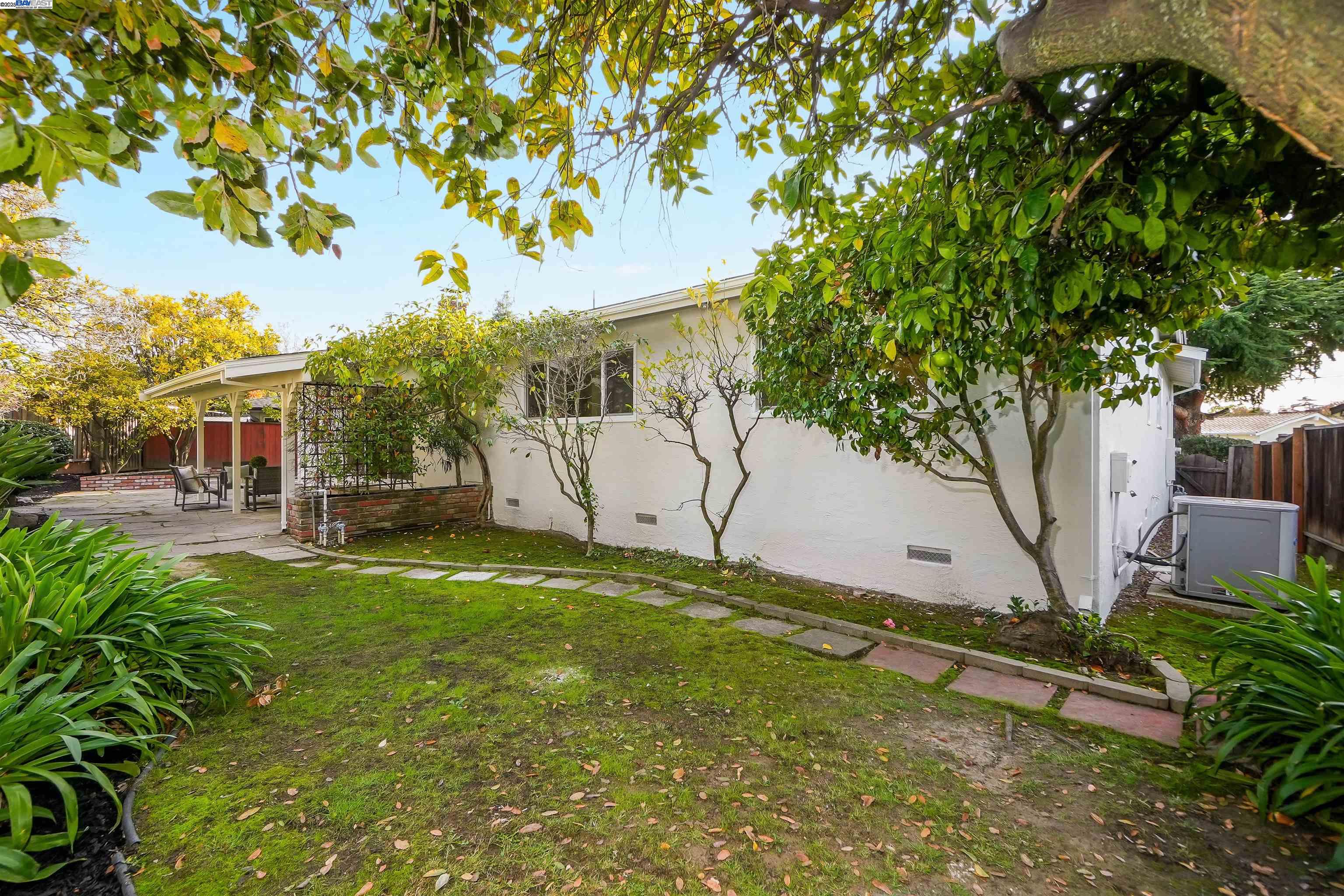 Detail Gallery Image 47 of 57 For 20255 Yeandle Ave, Castro Valley,  CA 94546 - 3 Beds | 2 Baths