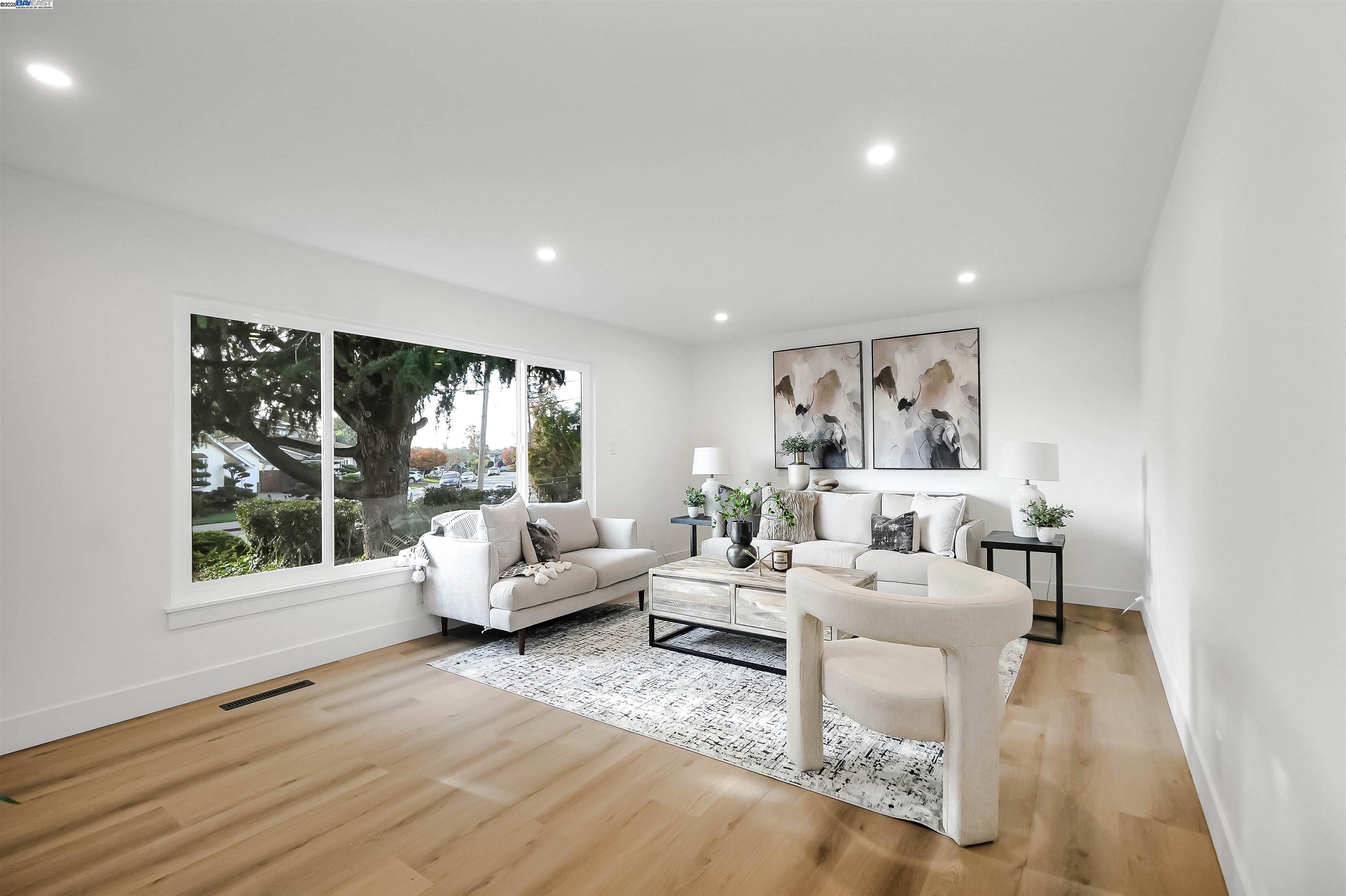 Detail Gallery Image 6 of 57 For 20255 Yeandle Ave, Castro Valley,  CA 94546 - 3 Beds | 2 Baths