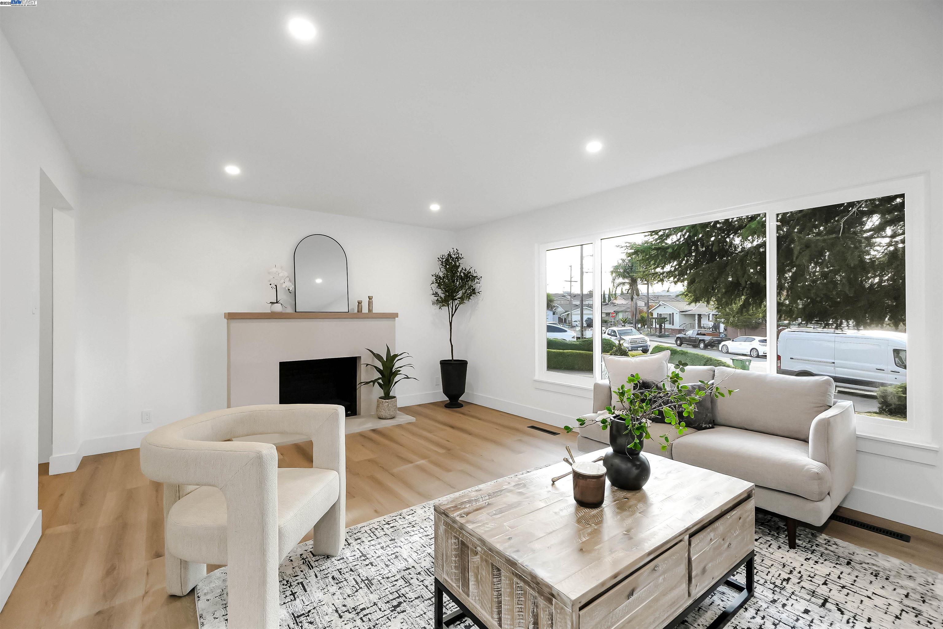 Detail Gallery Image 7 of 57 For 20255 Yeandle Ave, Castro Valley,  CA 94546 - 3 Beds | 2 Baths