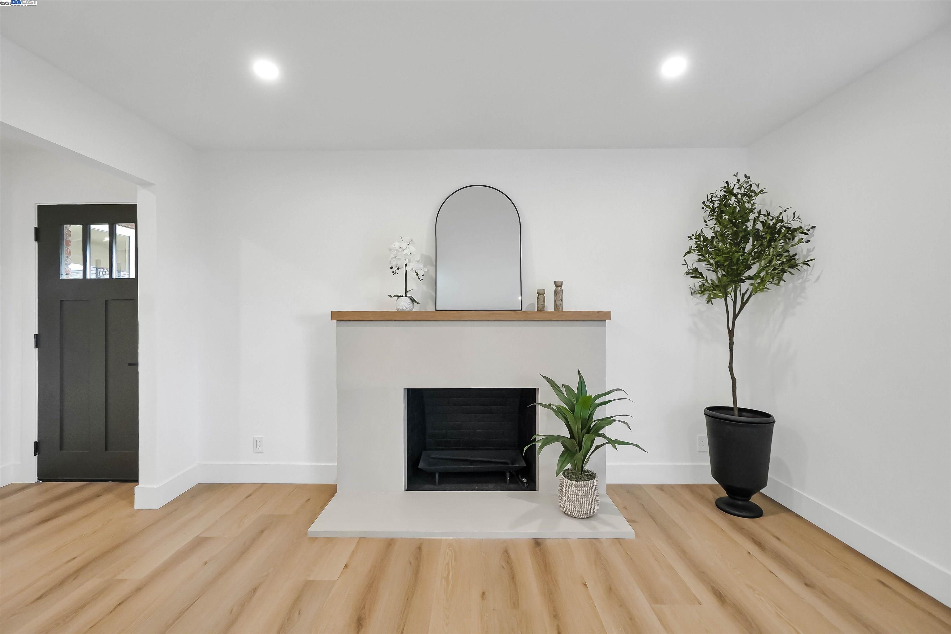 Detail Gallery Image 9 of 57 For 20255 Yeandle Ave, Castro Valley,  CA 94546 - 3 Beds | 2 Baths