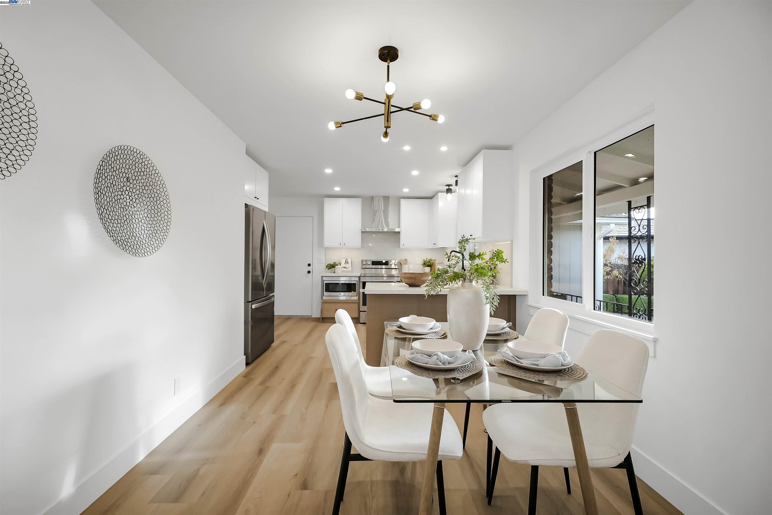 Detail Gallery Image 10 of 57 For 20255 Yeandle Ave, Castro Valley,  CA 94546 - 3 Beds | 2 Baths