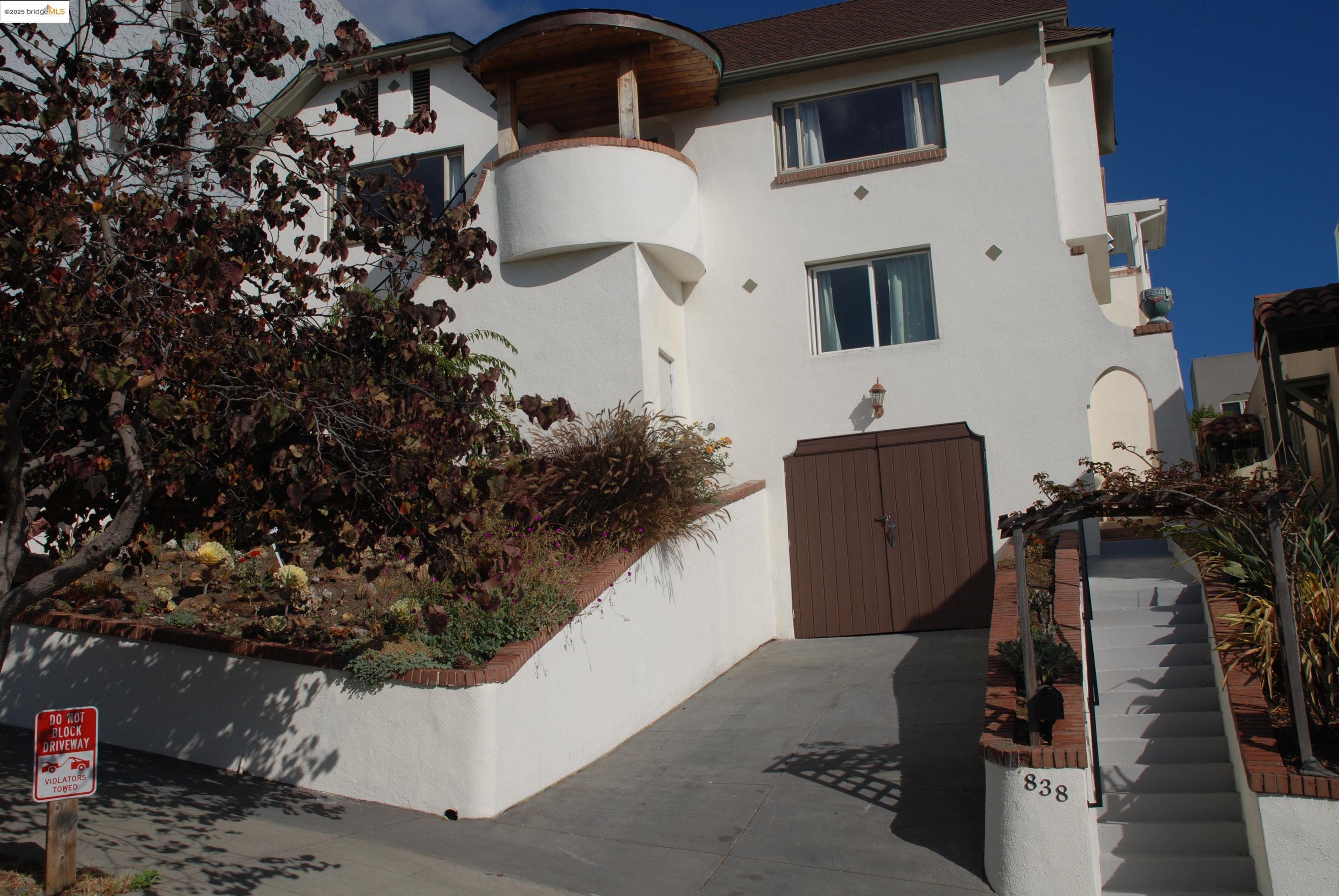 Detail Gallery Image 2 of 39 For 838 Vermont St, Oakland,  CA 94610 - 2 Beds | 2 Baths