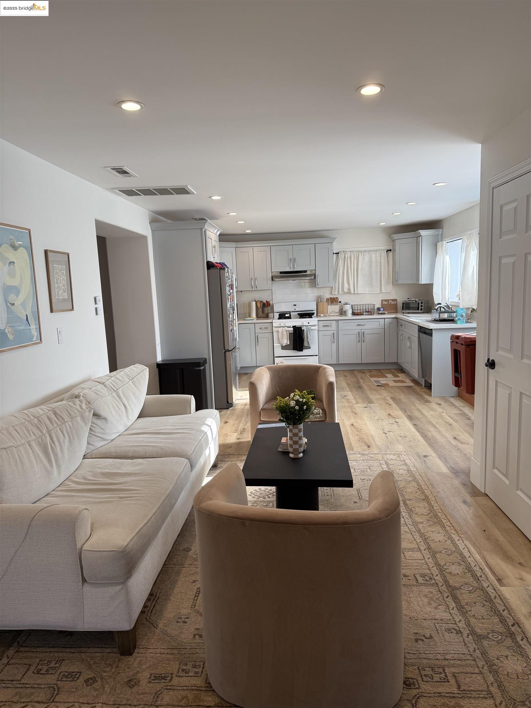 Detail Gallery Image 11 of 39 For 838 Vermont St, Oakland,  CA 94610 - 2 Beds | 2 Baths