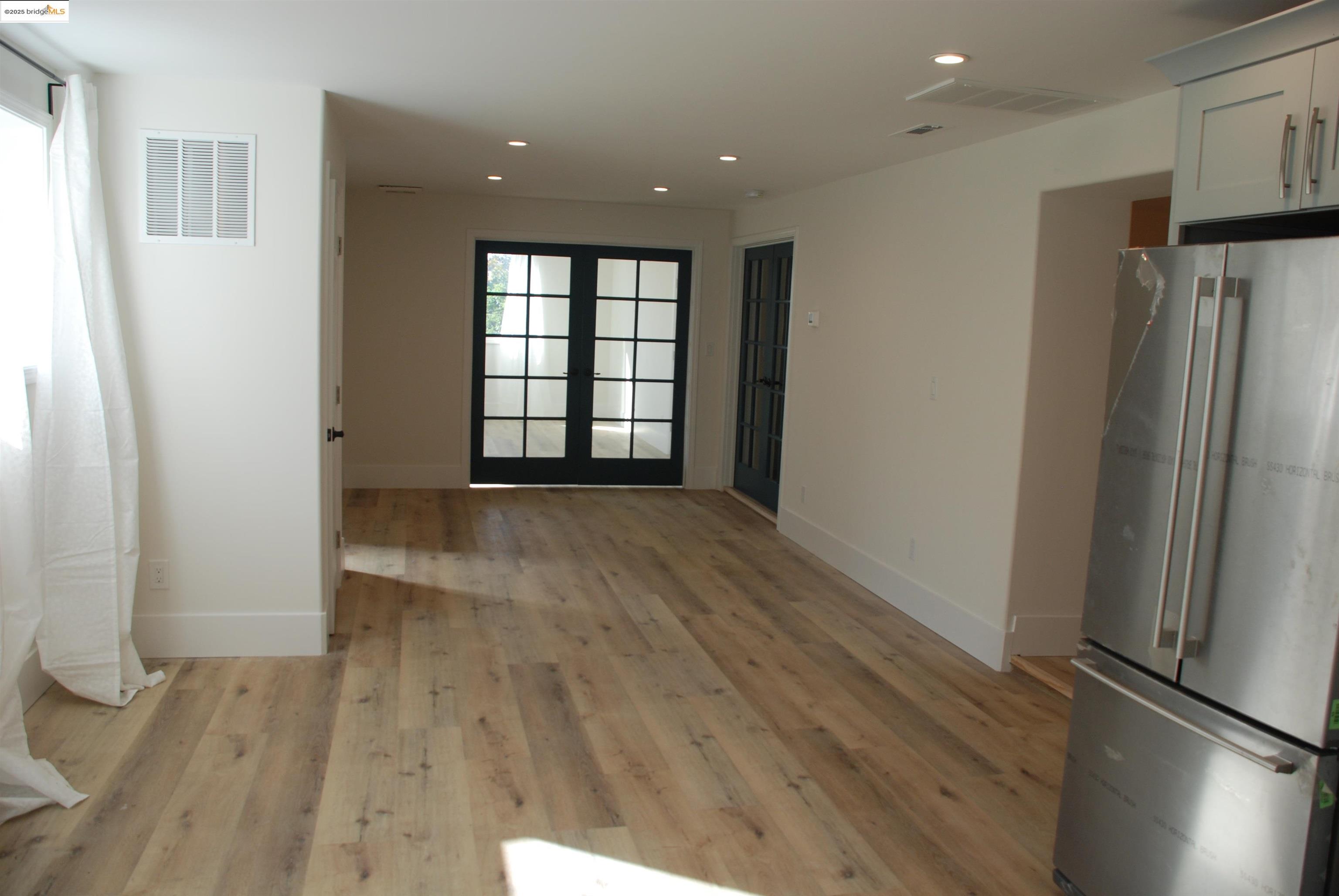 Detail Gallery Image 14 of 39 For 838 Vermont St, Oakland,  CA 94610 - 2 Beds | 2 Baths