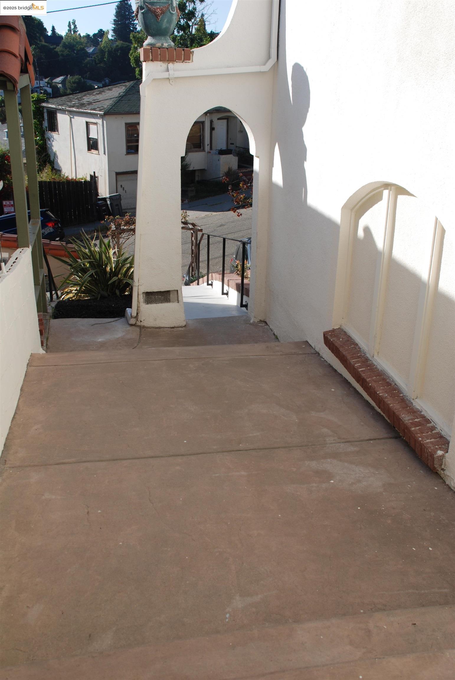 Detail Gallery Image 30 of 39 For 838 Vermont St, Oakland,  CA 94610 - 2 Beds | 2 Baths