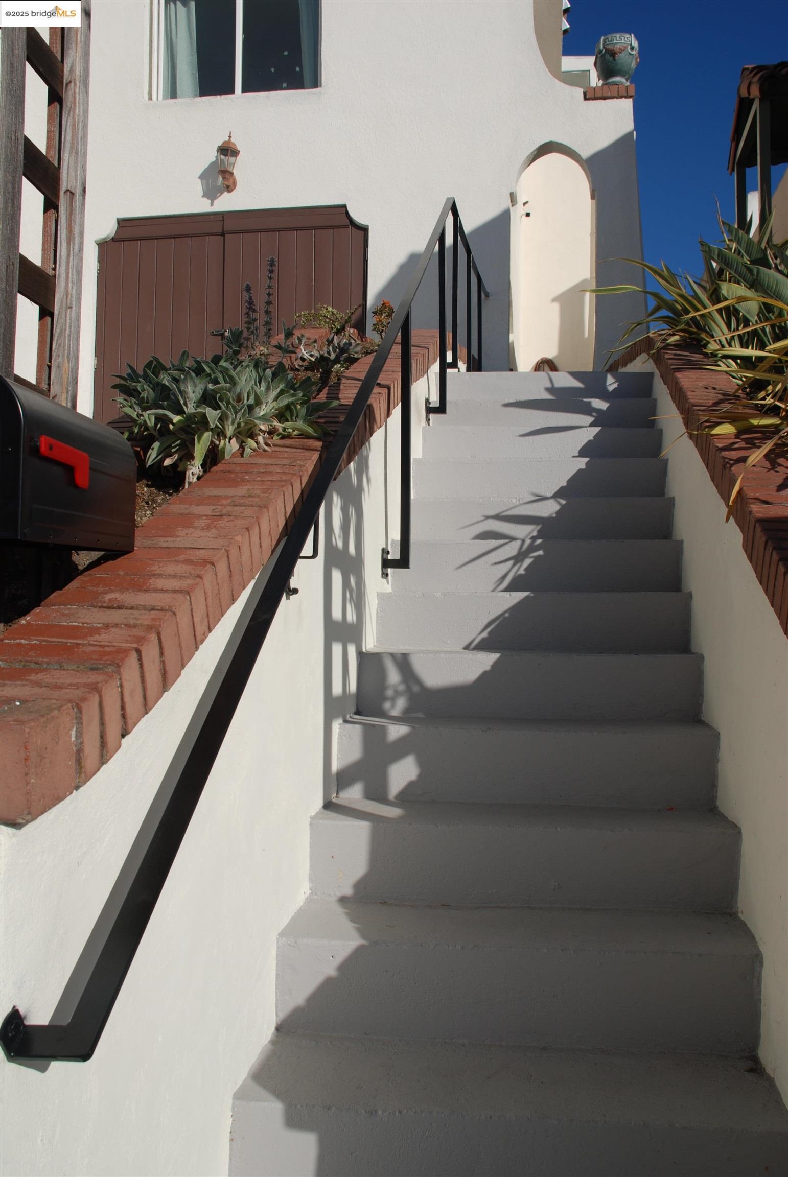 Detail Gallery Image 32 of 39 For 838 Vermont St, Oakland,  CA 94610 - 2 Beds | 2 Baths