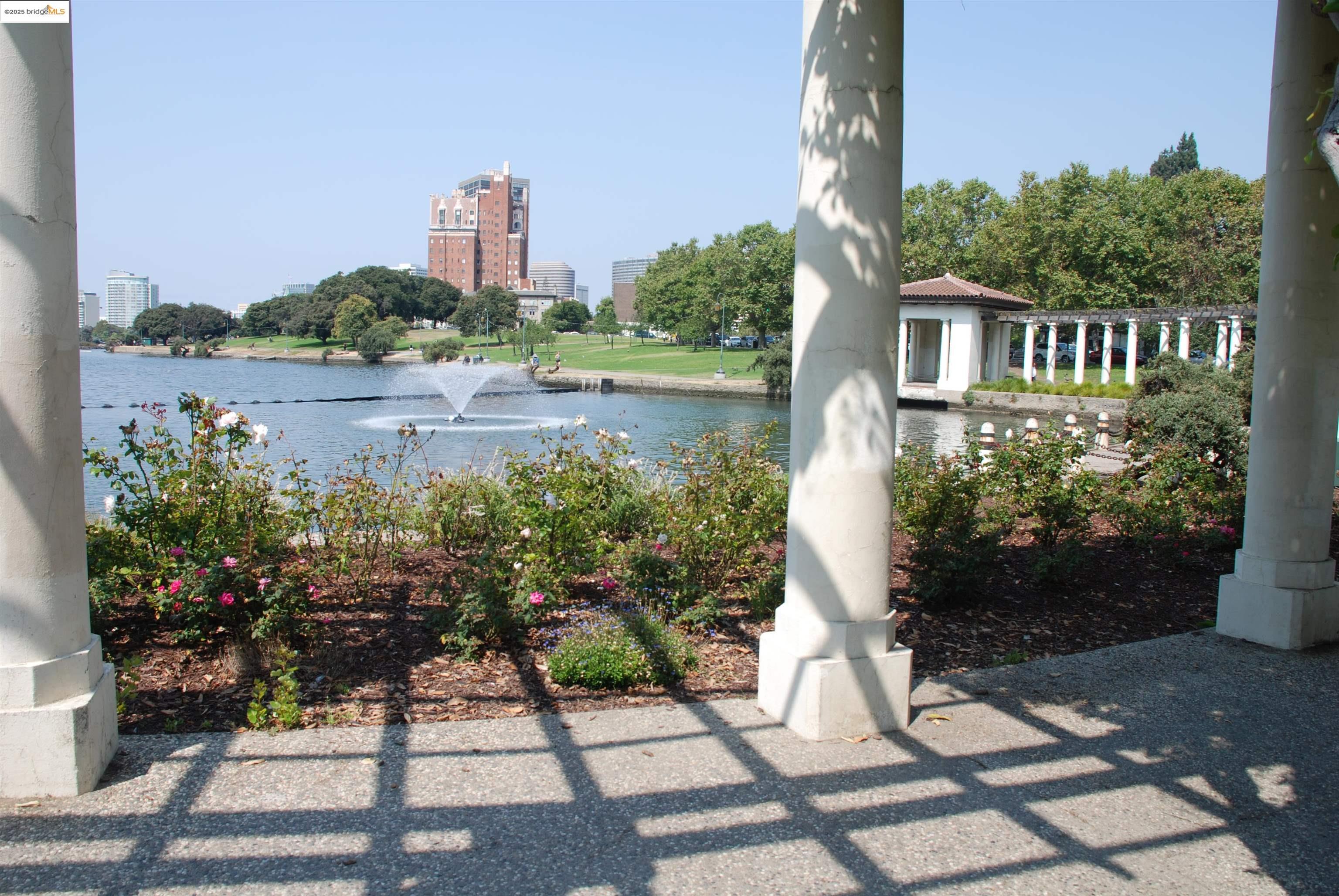 Detail Gallery Image 34 of 39 For 838 Vermont St, Oakland,  CA 94610 - 2 Beds | 2 Baths