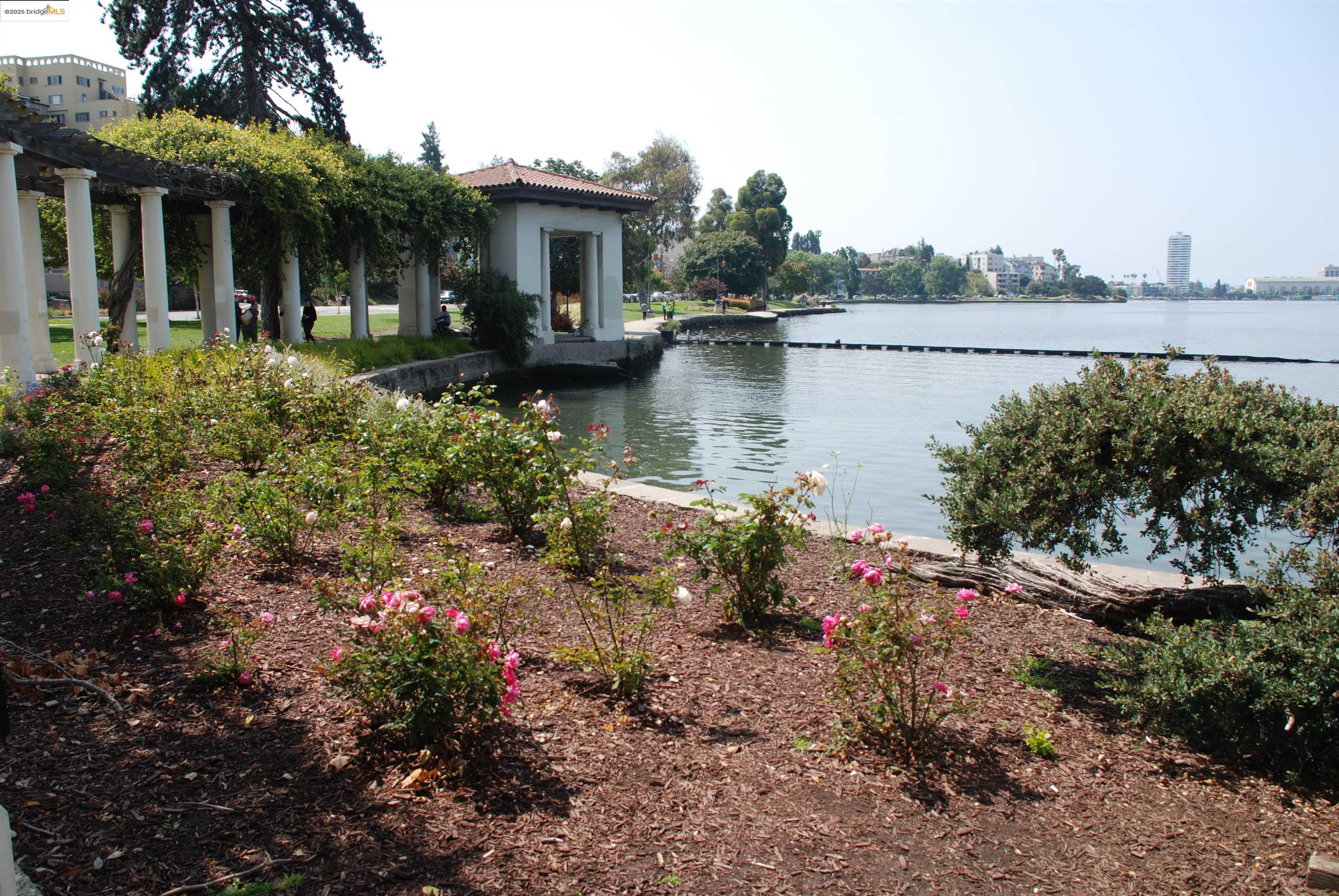 Detail Gallery Image 36 of 39 For 838 Vermont St, Oakland,  CA 94610 - 2 Beds | 2 Baths