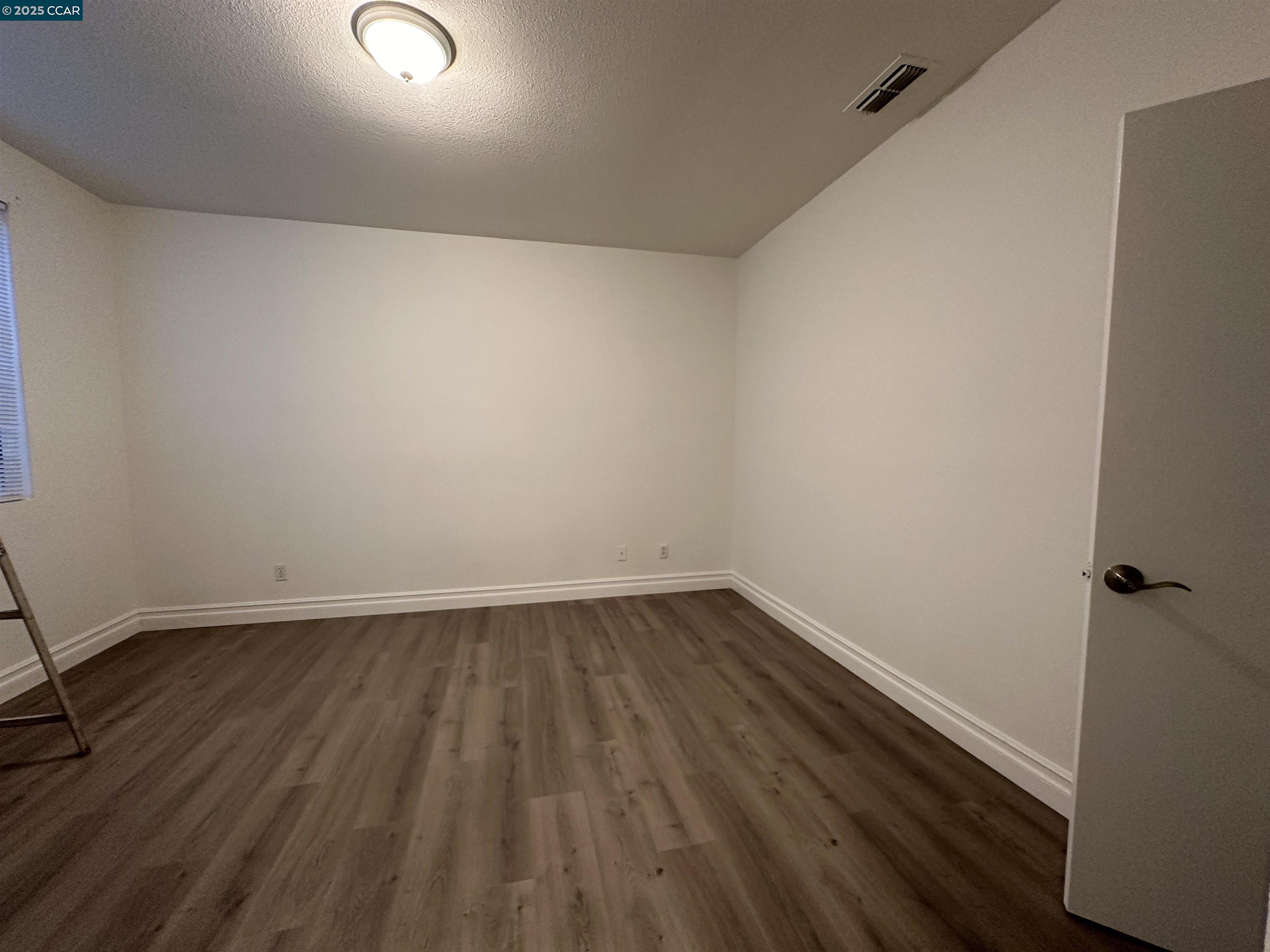 Detail Gallery Image 10 of 14 For 111 Steinbeck Ct, Pittsburg,  CA 94565 - 4 Beds | 2 Baths