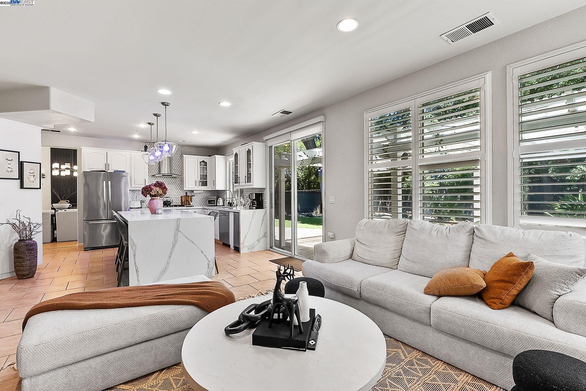 Detail Gallery Image 11 of 24 For 192 Mayhew Way, Walnut Creek,  CA 94597 - 5 Beds | 3 Baths