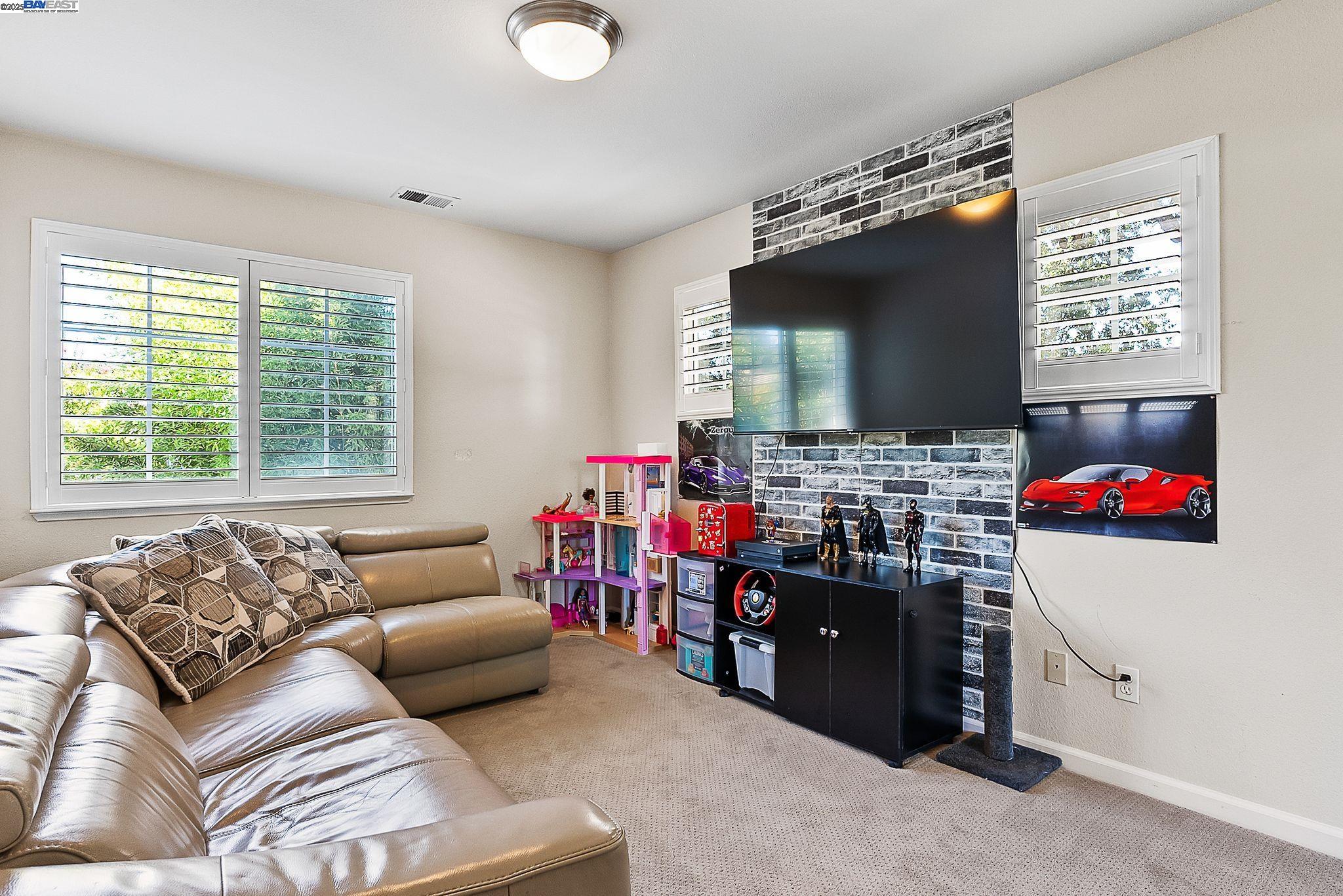 Detail Gallery Image 18 of 24 For 192 Mayhew Way, Walnut Creek,  CA 94597 - 5 Beds | 3 Baths