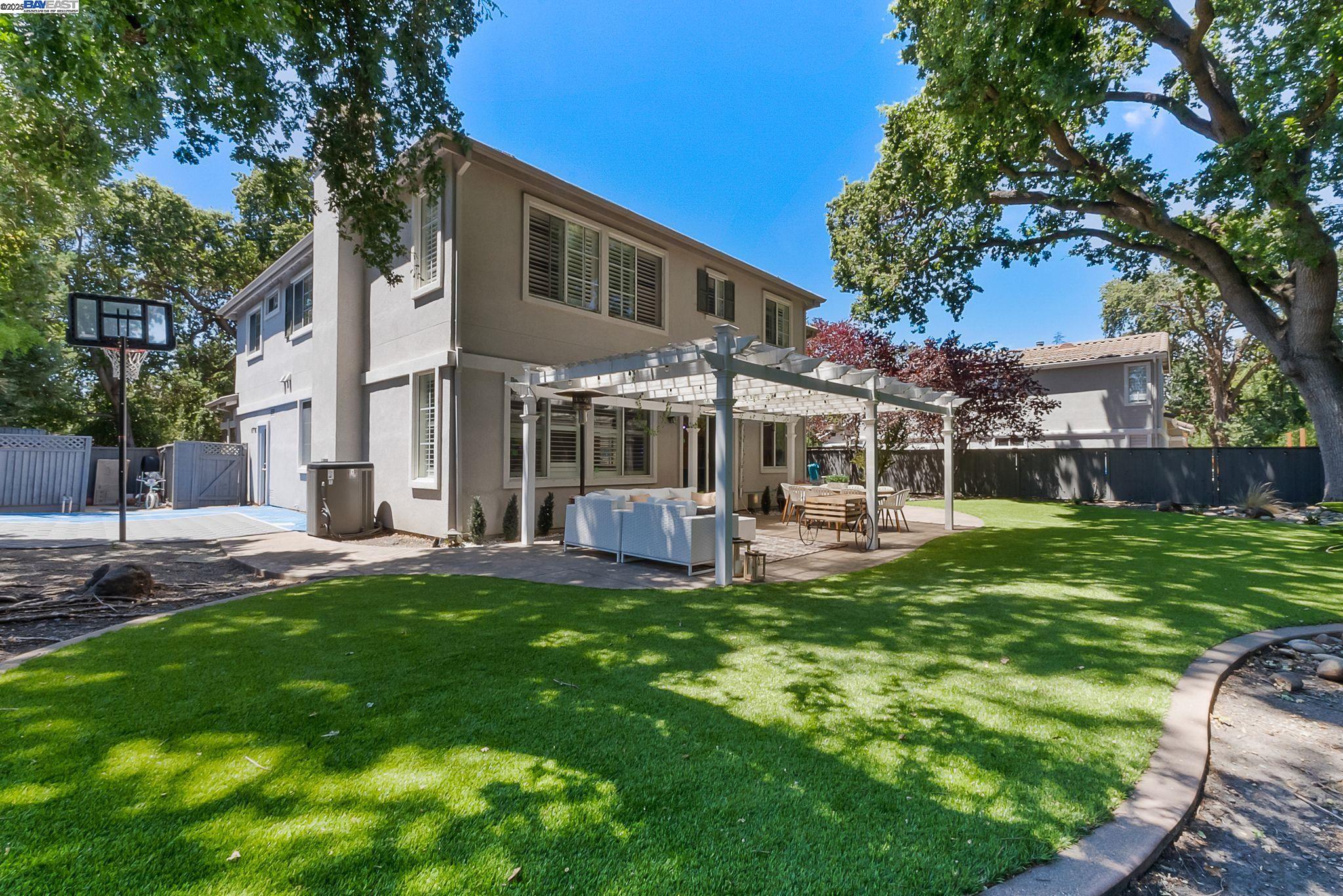 Detail Gallery Image 22 of 24 For 192 Mayhew Way, Walnut Creek,  CA 94597 - 5 Beds | 3 Baths